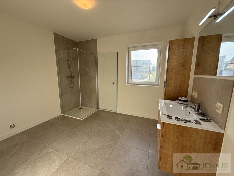 Ruime, energiezuinige nieuwbouwwoning - TE HUUR - 4 kamers foto 8