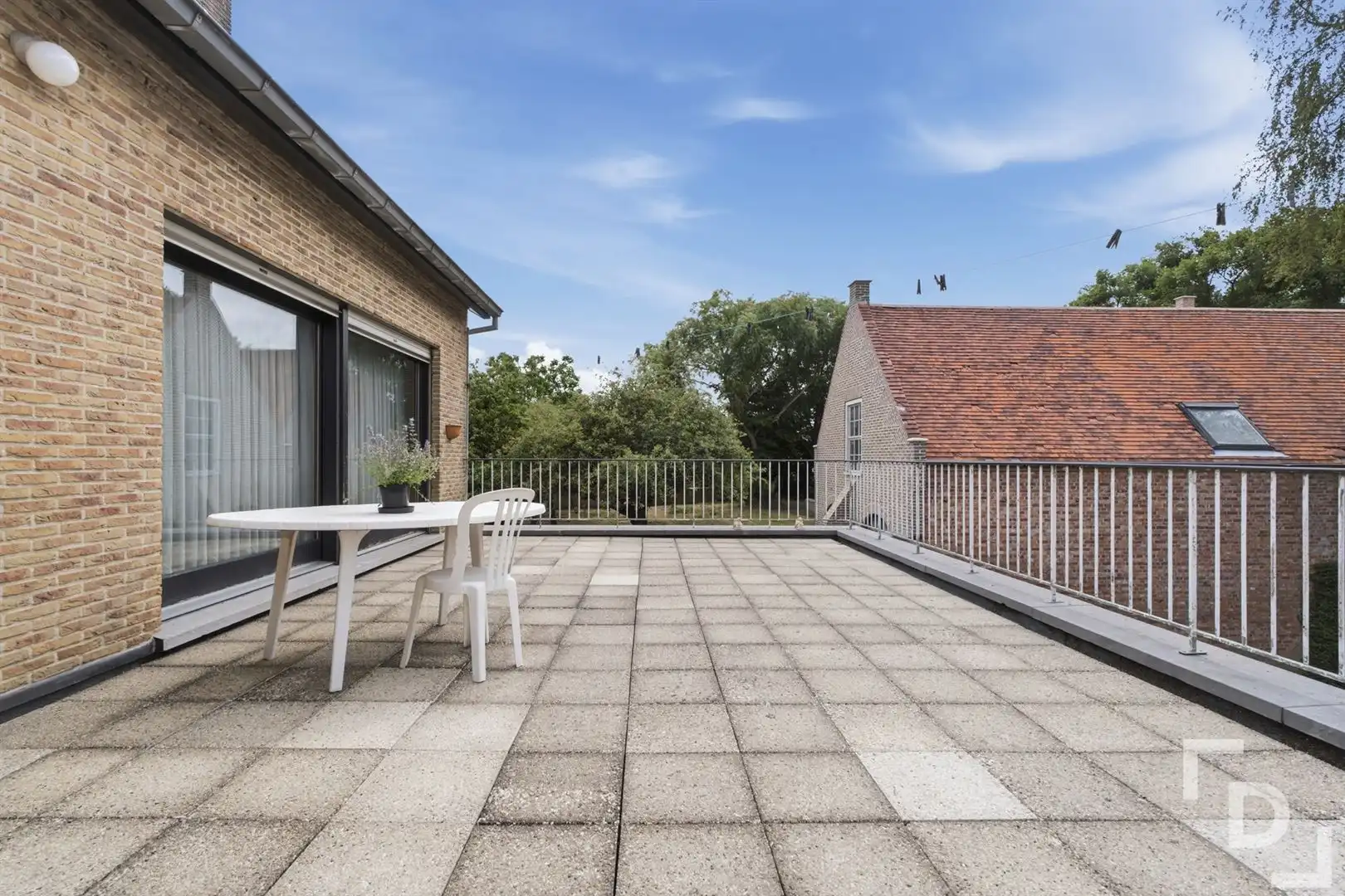 Ruim gebouw te koop met handelsruimte en appartement in Woumen. foto 28