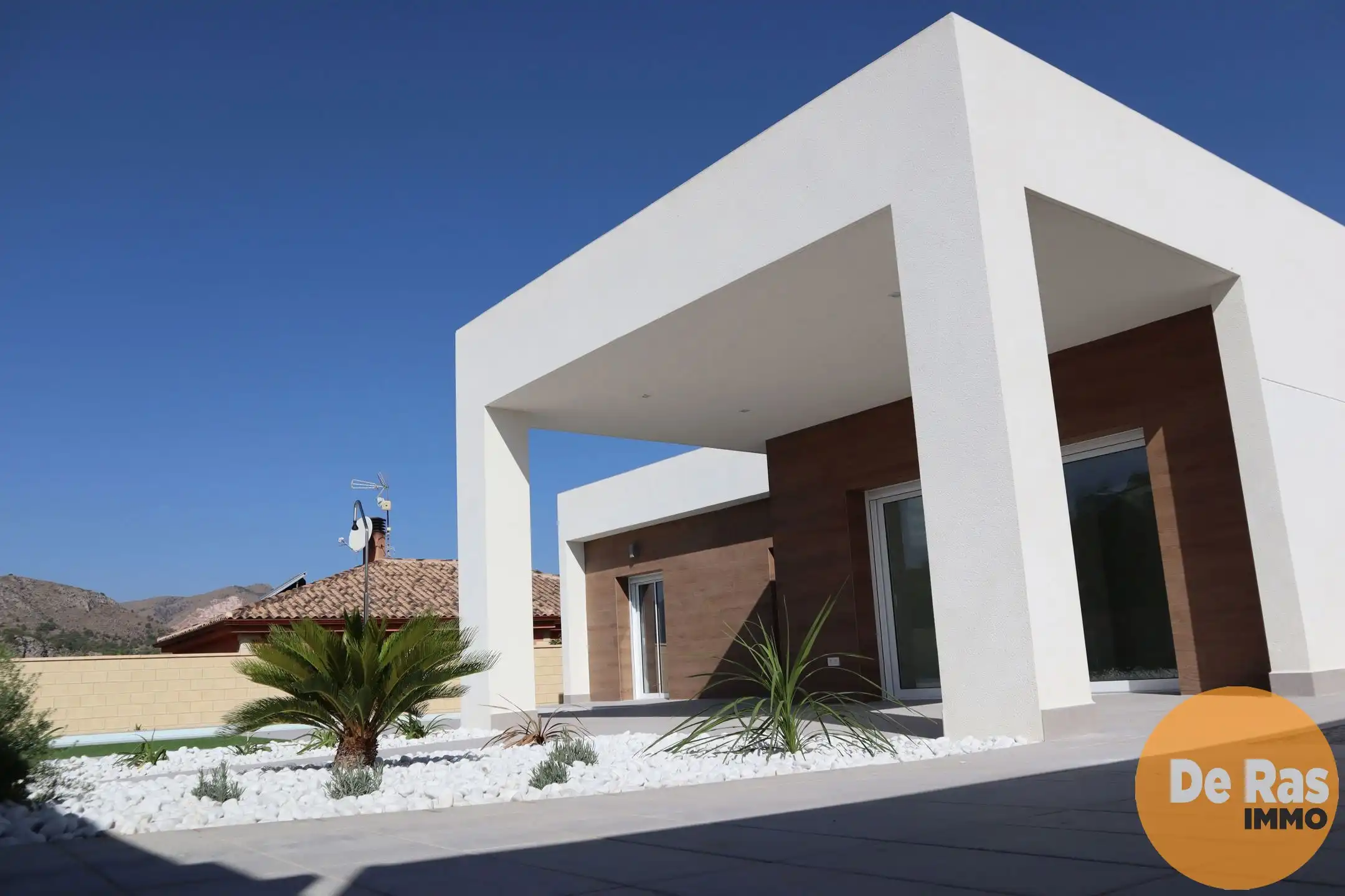 SPANJE- Rustig gelegen villa met zicht op de bergen foto 3