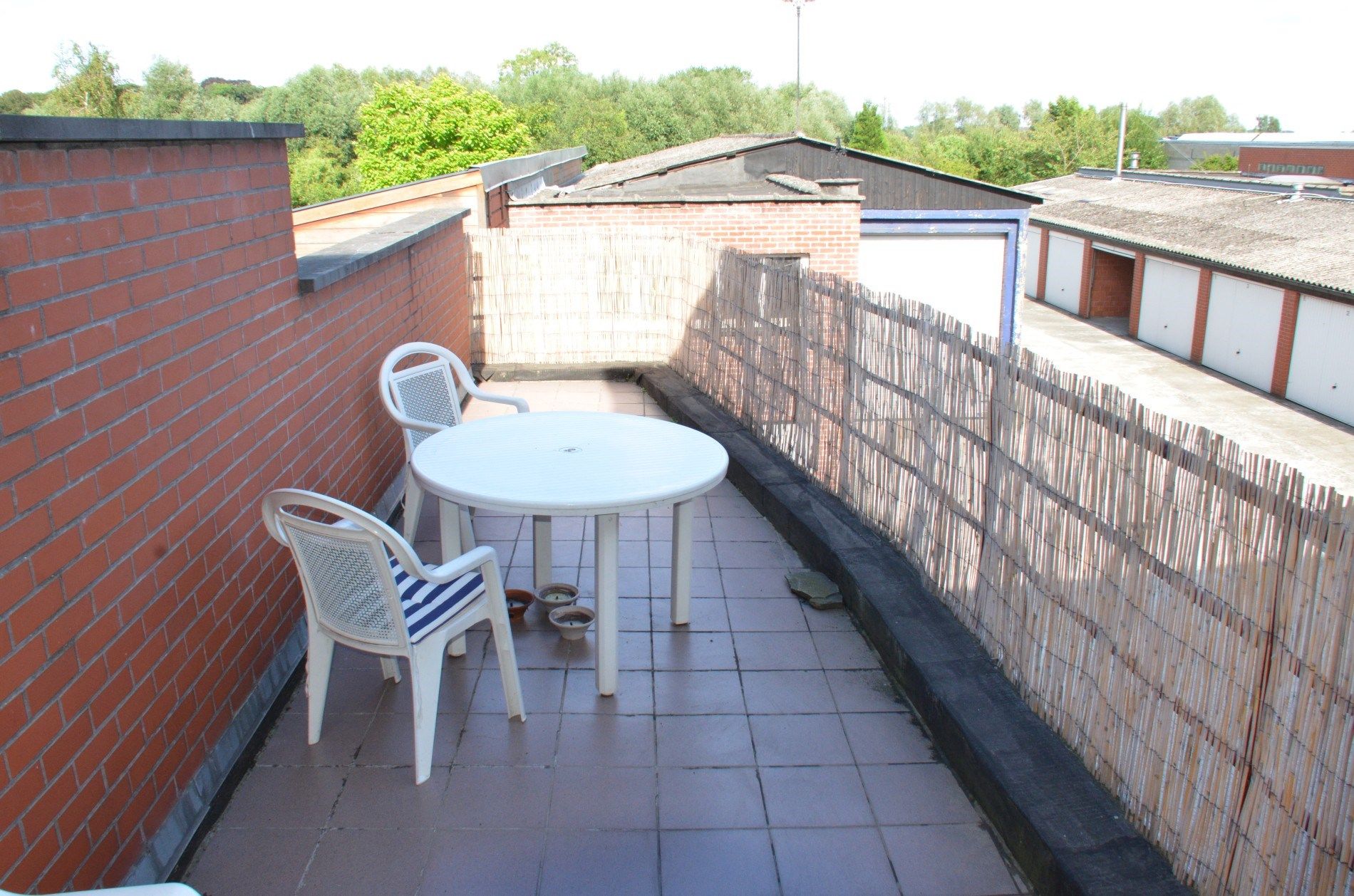Centraal gelegen appartement met carport te Olsene foto 10