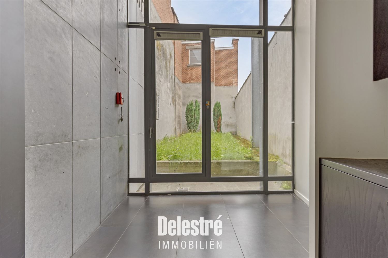 MODERN INSTAPKLAAR COMMERCIEEL GELIJKVLOERS BEVERSTRAAT foto 11