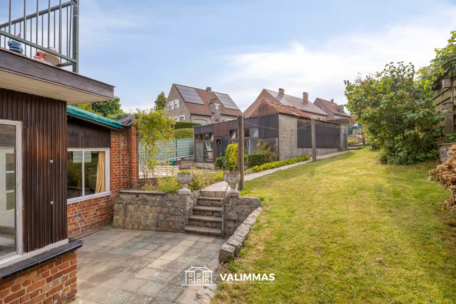 Zeer ruime vrijstaande woning met tuin, garage & bijgebouwen foto 12