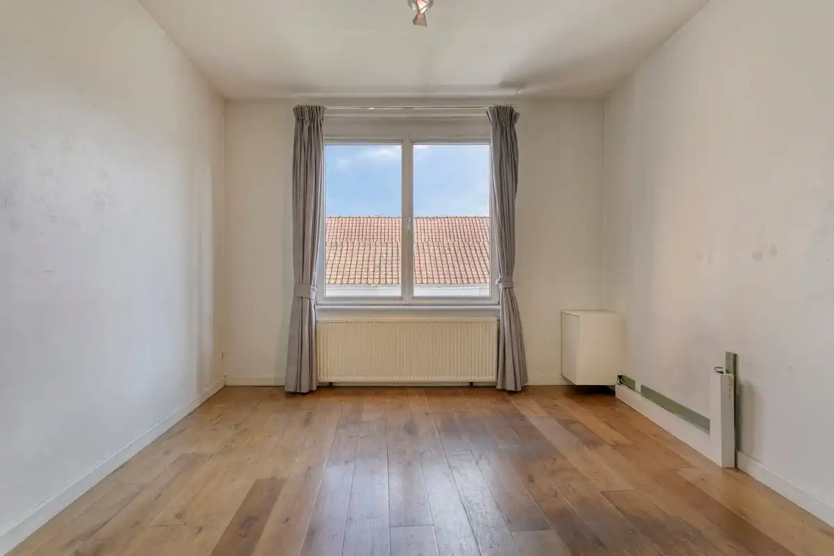 Bel-etage met 2 slaapkamers te koop op de Dam te Kortrijk! foto 6