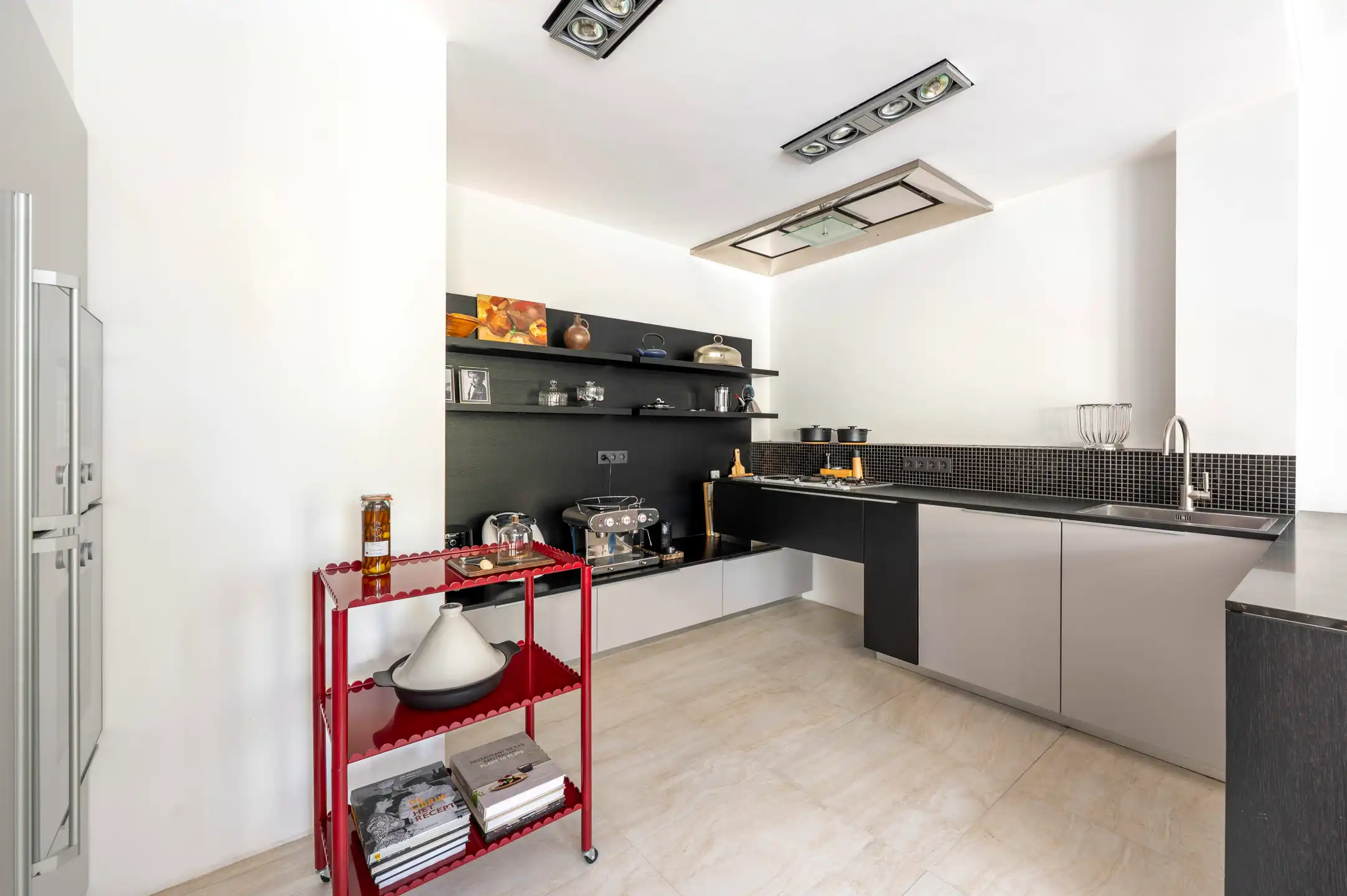 ANTWERPEN - Gerenoveerd appartement met 10 m facade foto 4