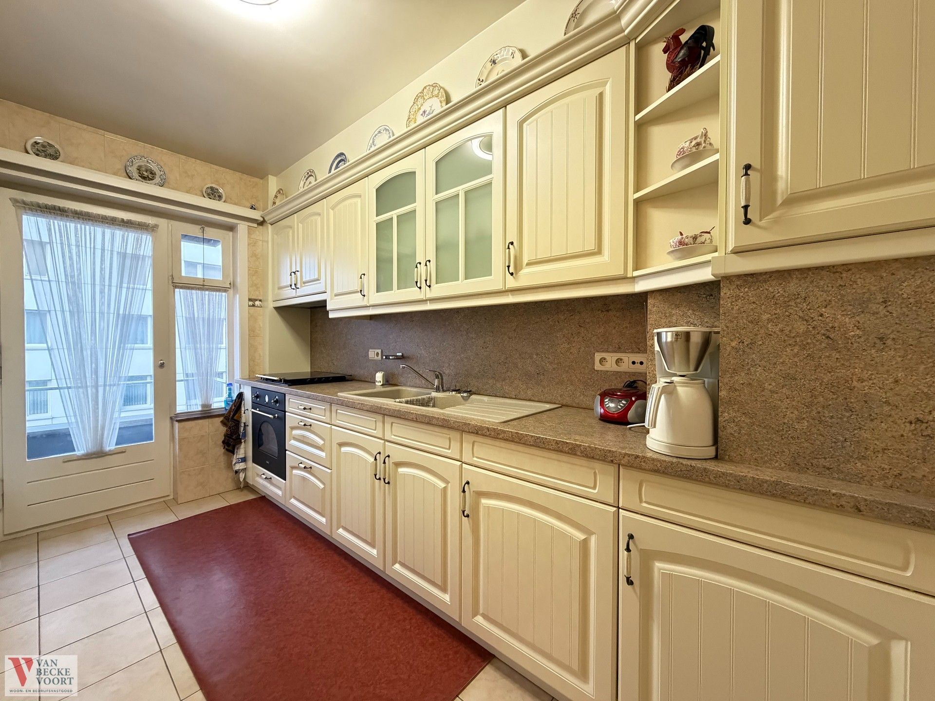 Goed onderhouden 3-slaapkamer appartement met terras foto 5