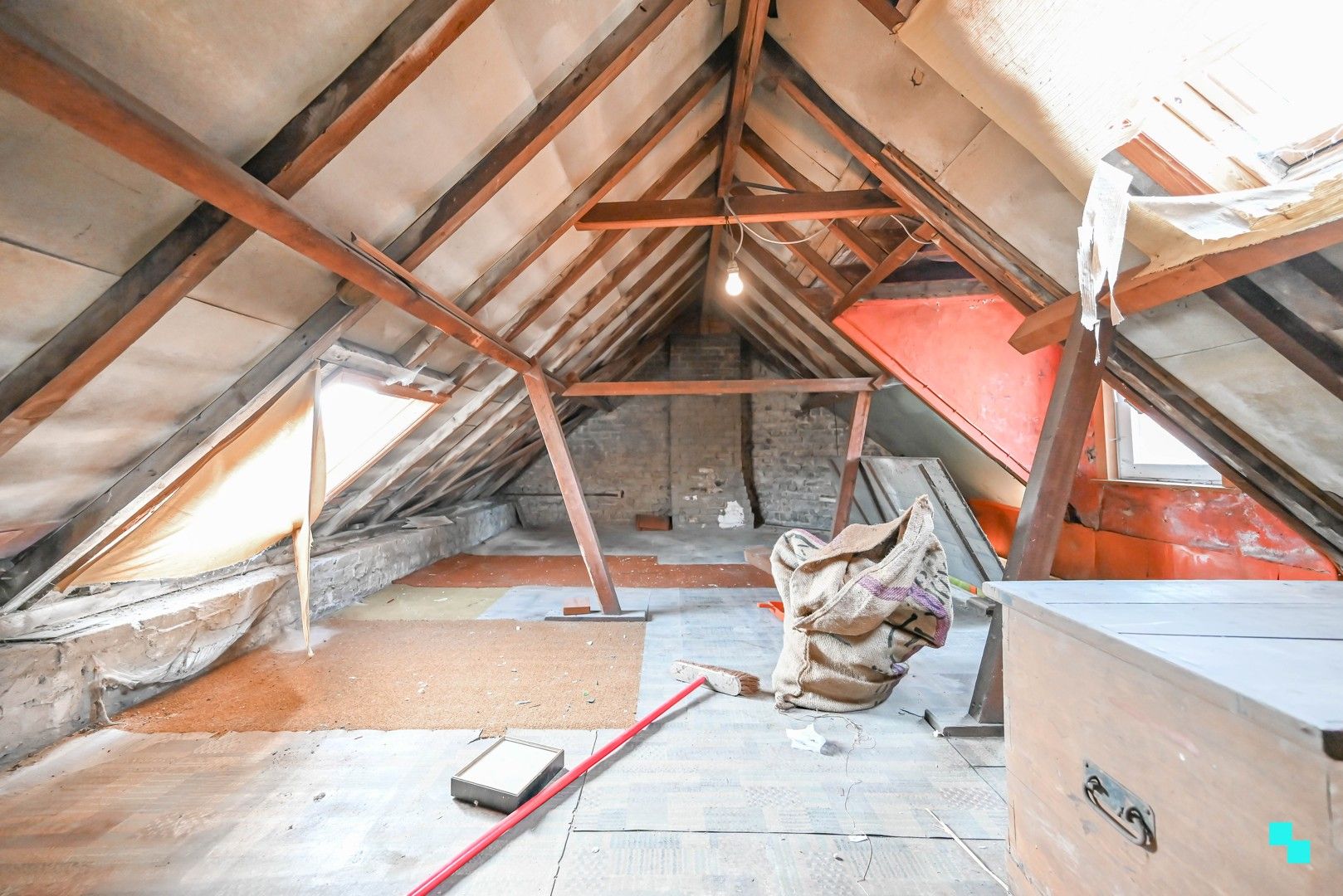 Knusse rijwoning nabij centrum Izegem foto 24
