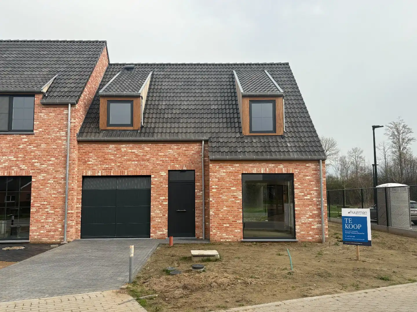 Landelijke nieuwbouwwoning foto {{pictureIndex}}