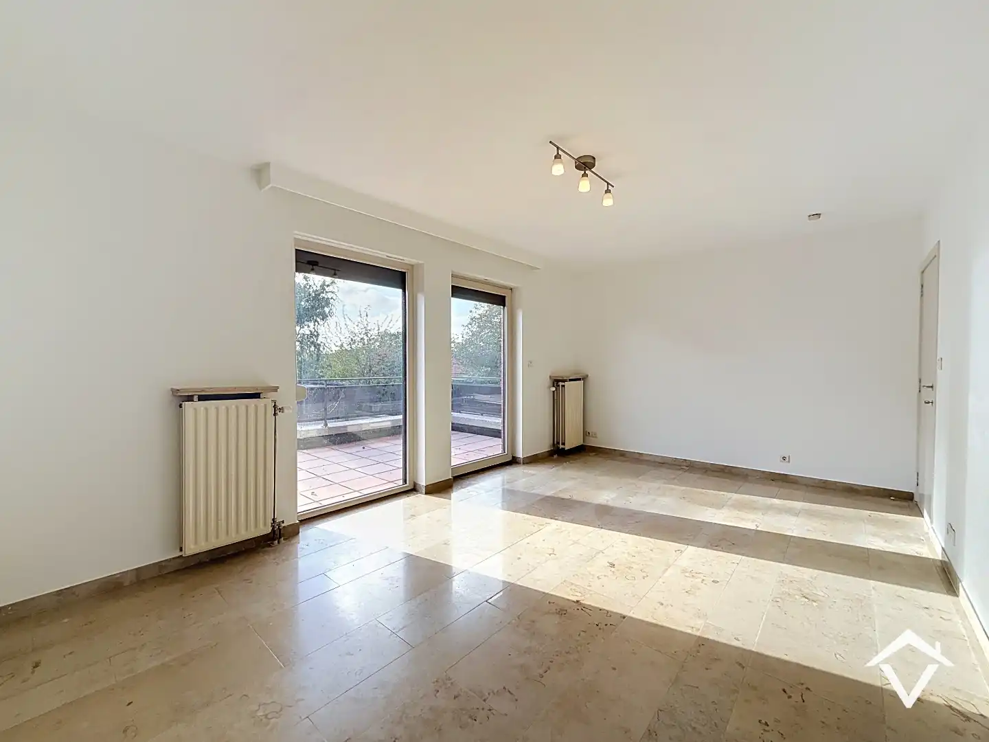 Instapklaar appartement met twee slaapkamers, twee terrassen en garage te Roeselare foto 15