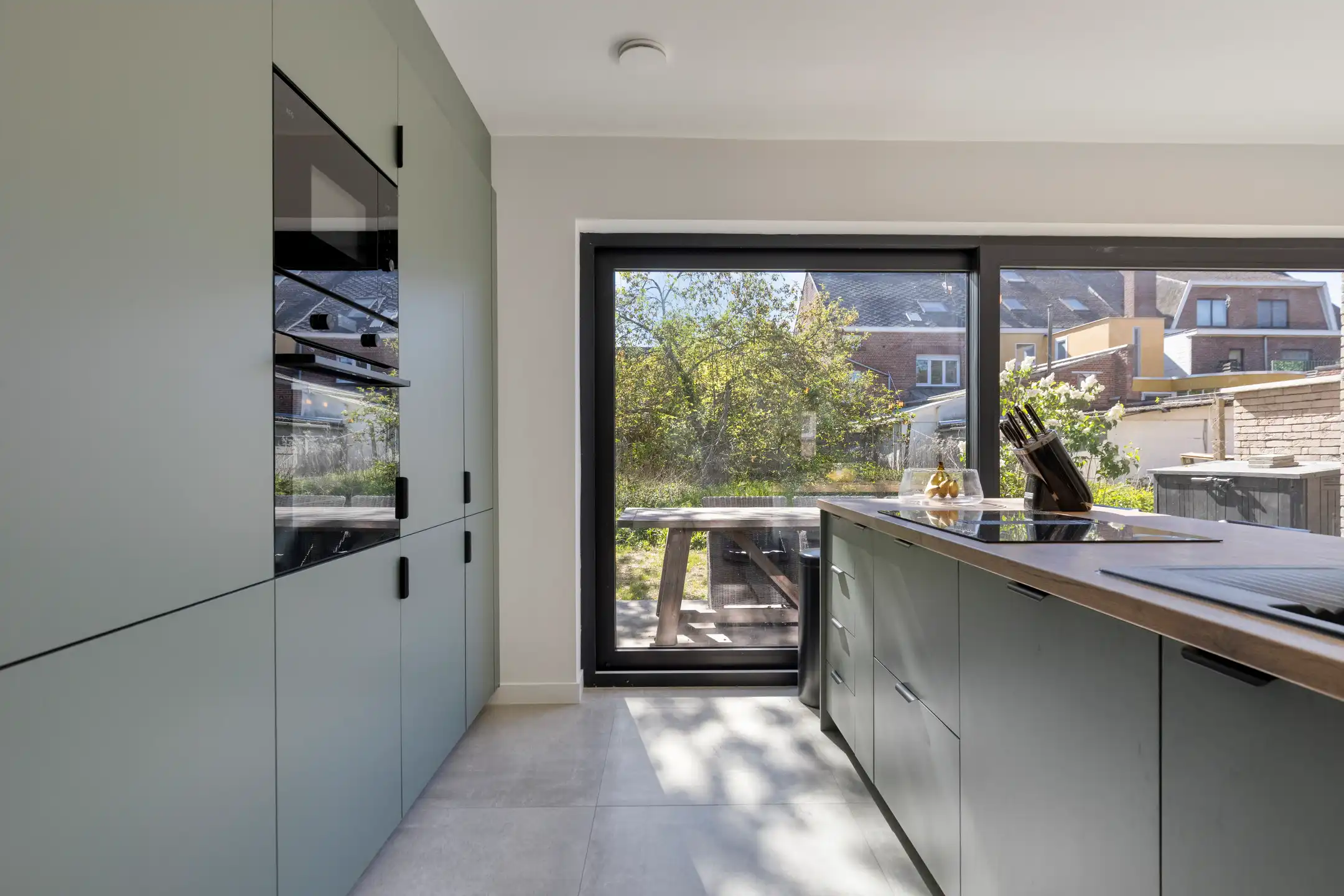 Trendy en lichtrijke woning met VEEL potentiëel foto 3