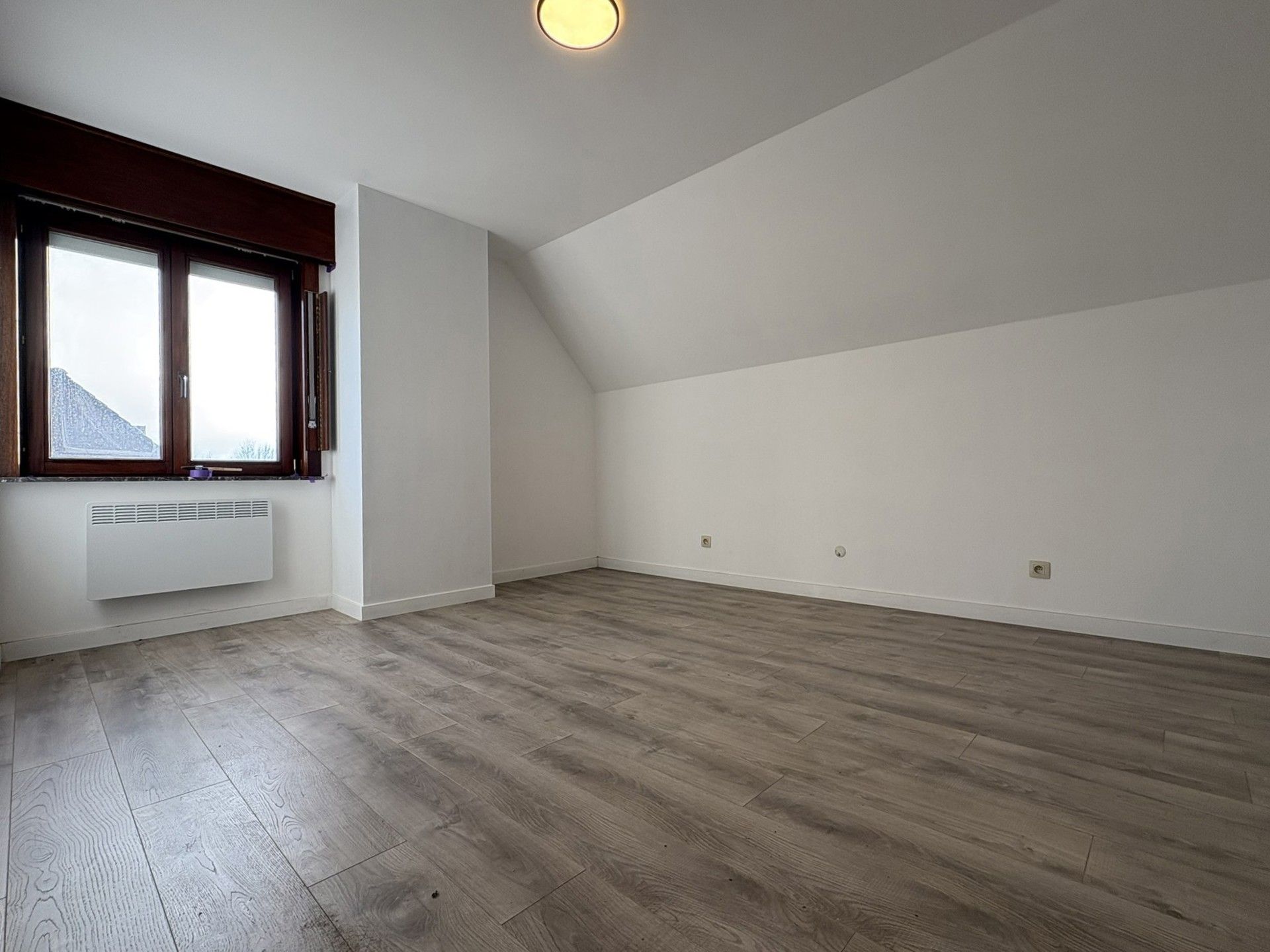 Volledig gerenoveerde gezinswoning met tuin en carport  foto 8