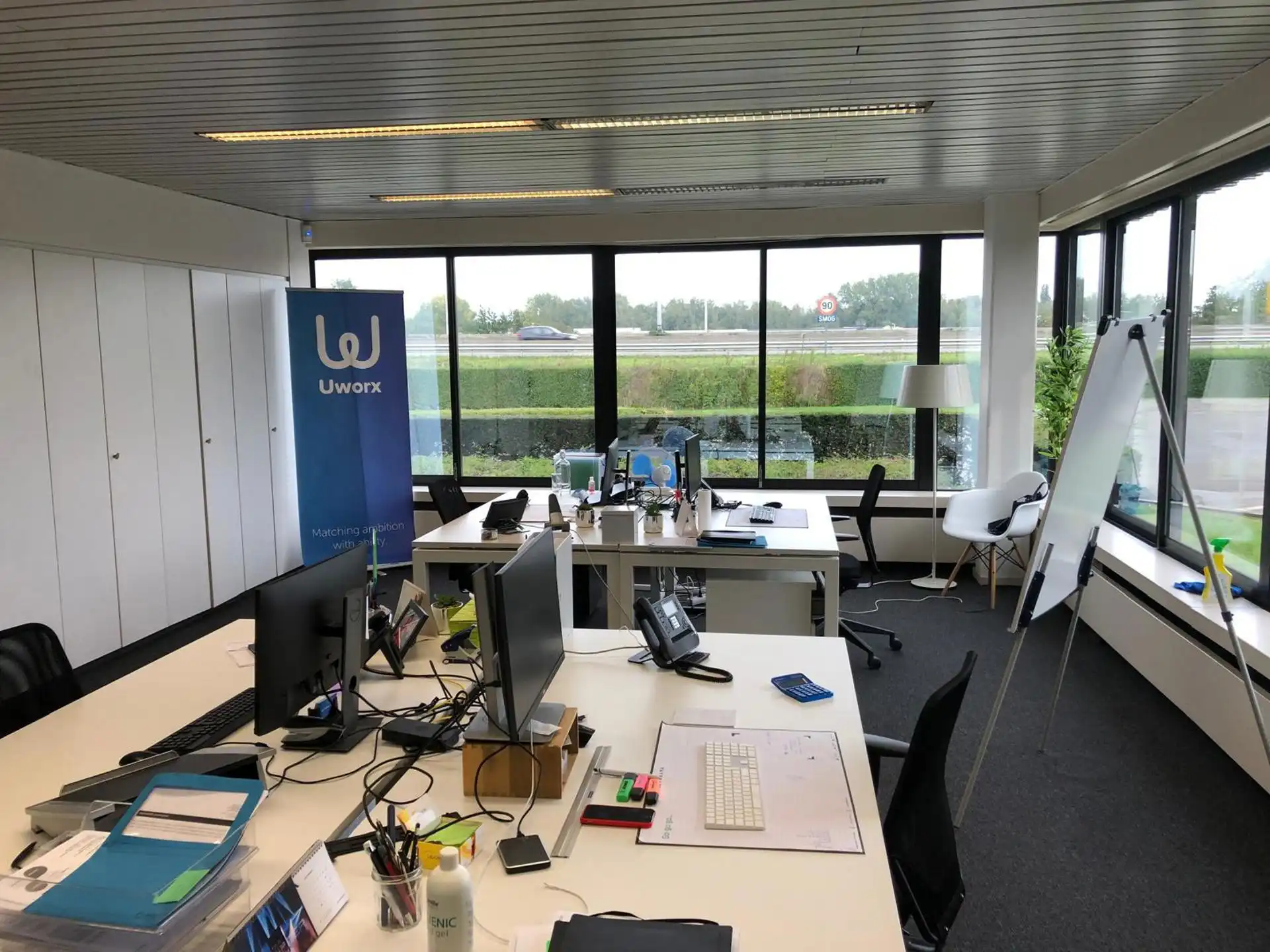 Logistiek magazijn langs E17 tot +/- 3.000m² met loskades foto 8