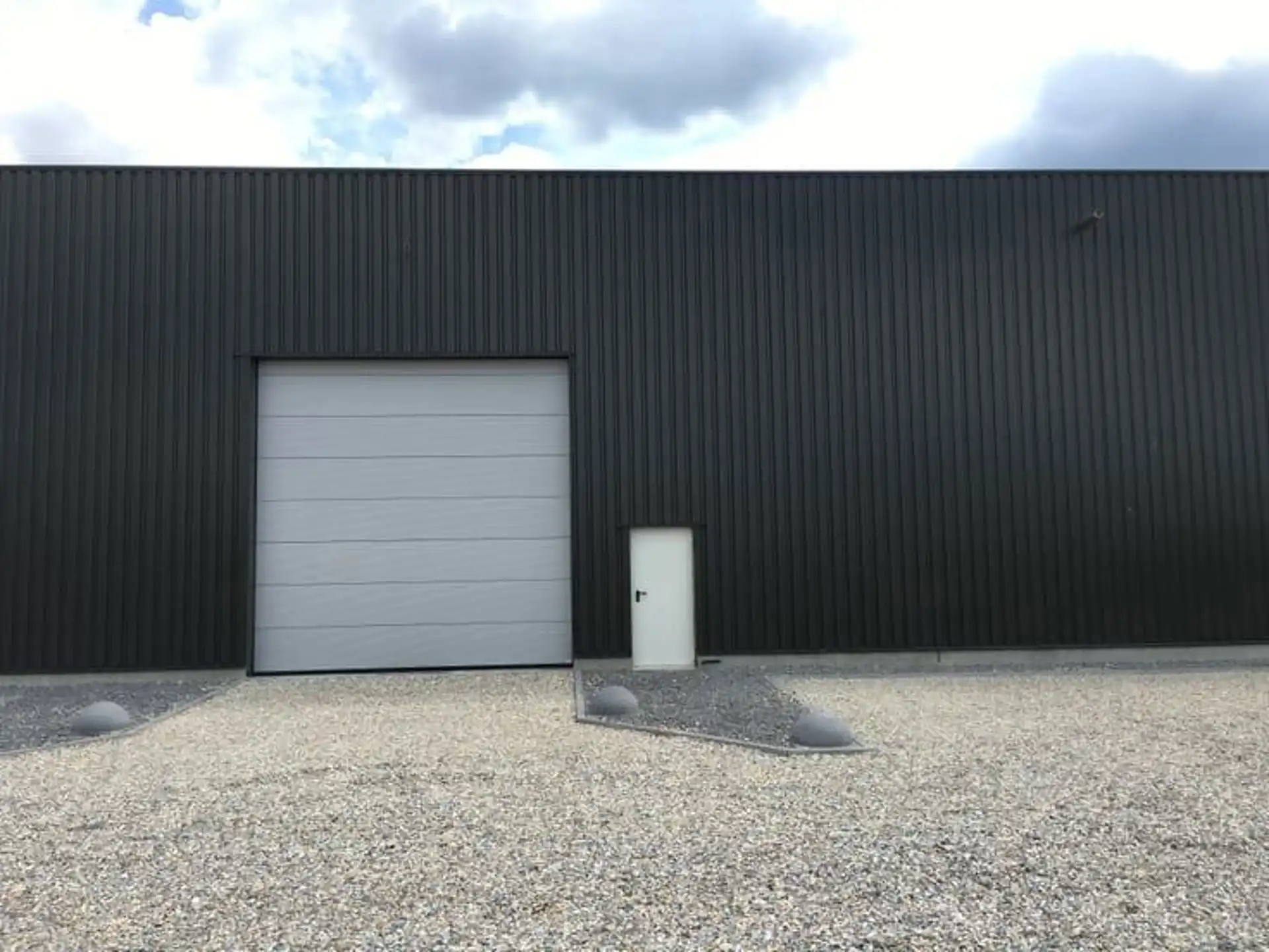 BEDRIJFSGEBOUW VAN 300M² foto 2