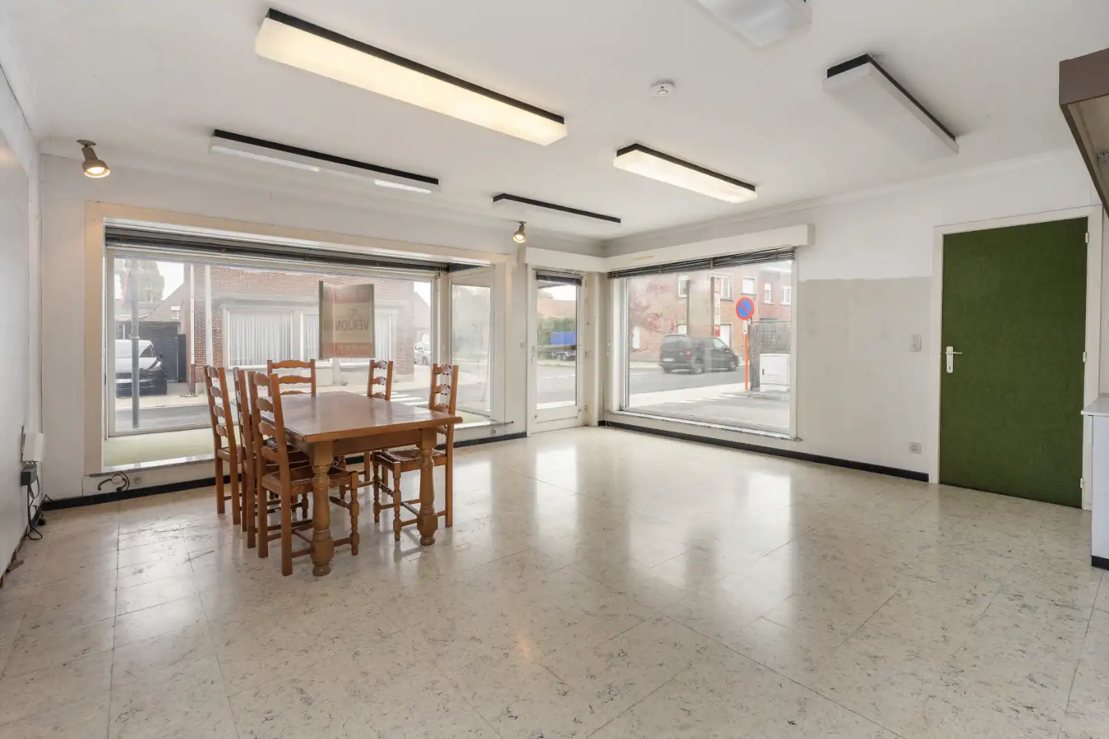Handelswoning met opslagruimte (112,60m2) in centrum Ardooie! foto 3