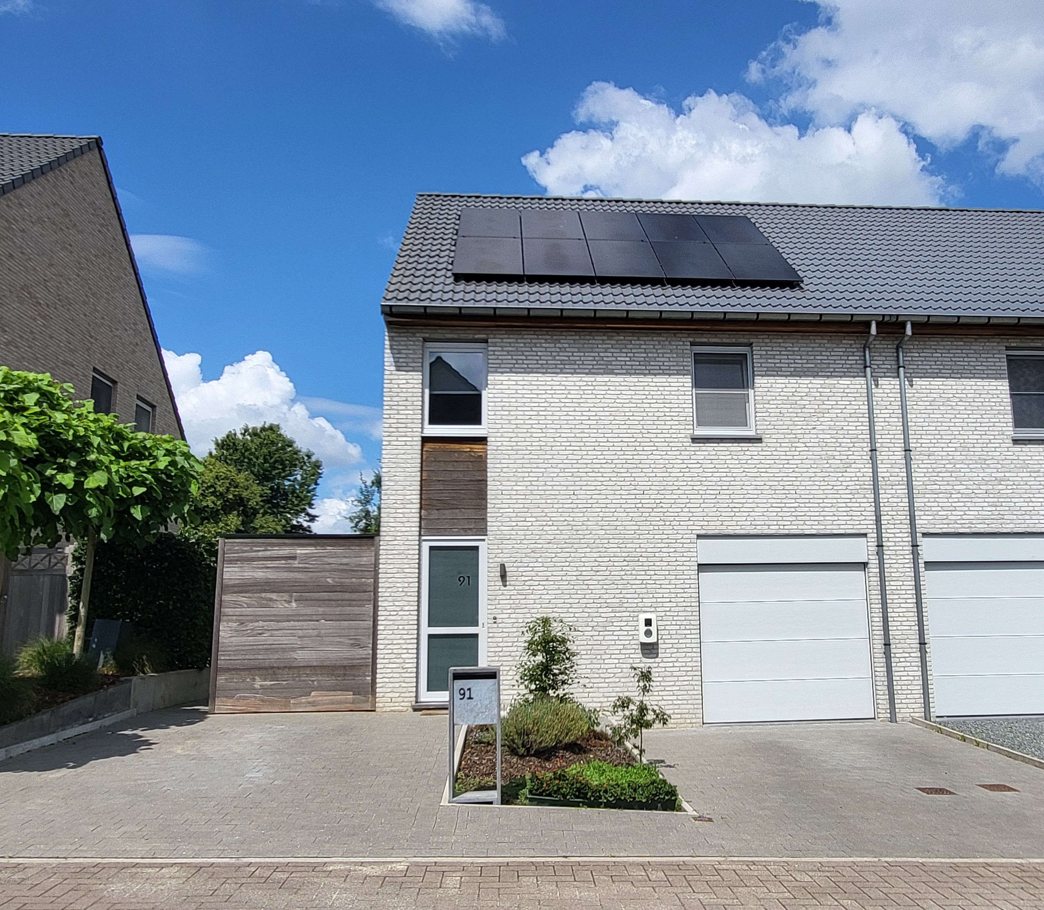 Prachtige nieuwbouwwoning van 2016 hob op 279m² hartje Vlaamse Ardennen met zonnepanelen.  Aanrader!! foto 2