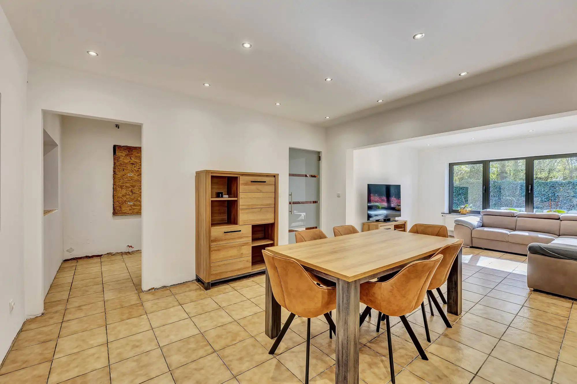Goed onderhouden woning met garage foto 6