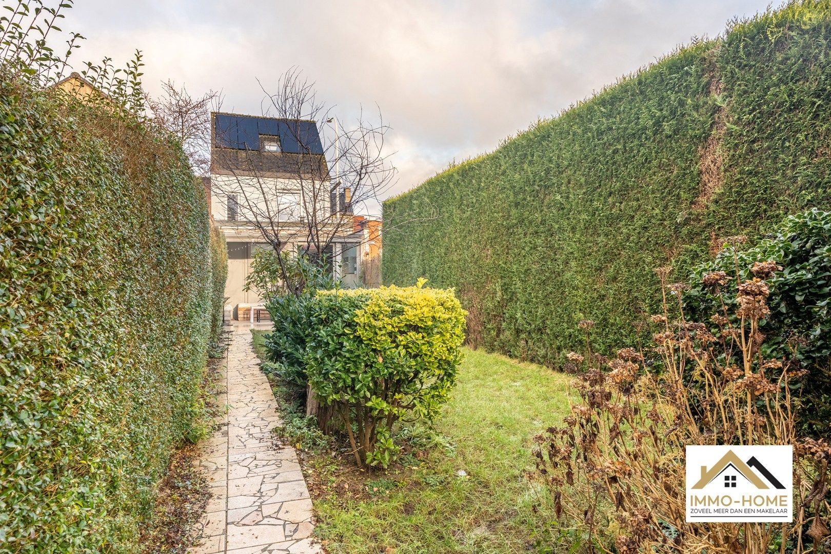 Lichtrijke halfopen bebouwing op toplocatie foto 9