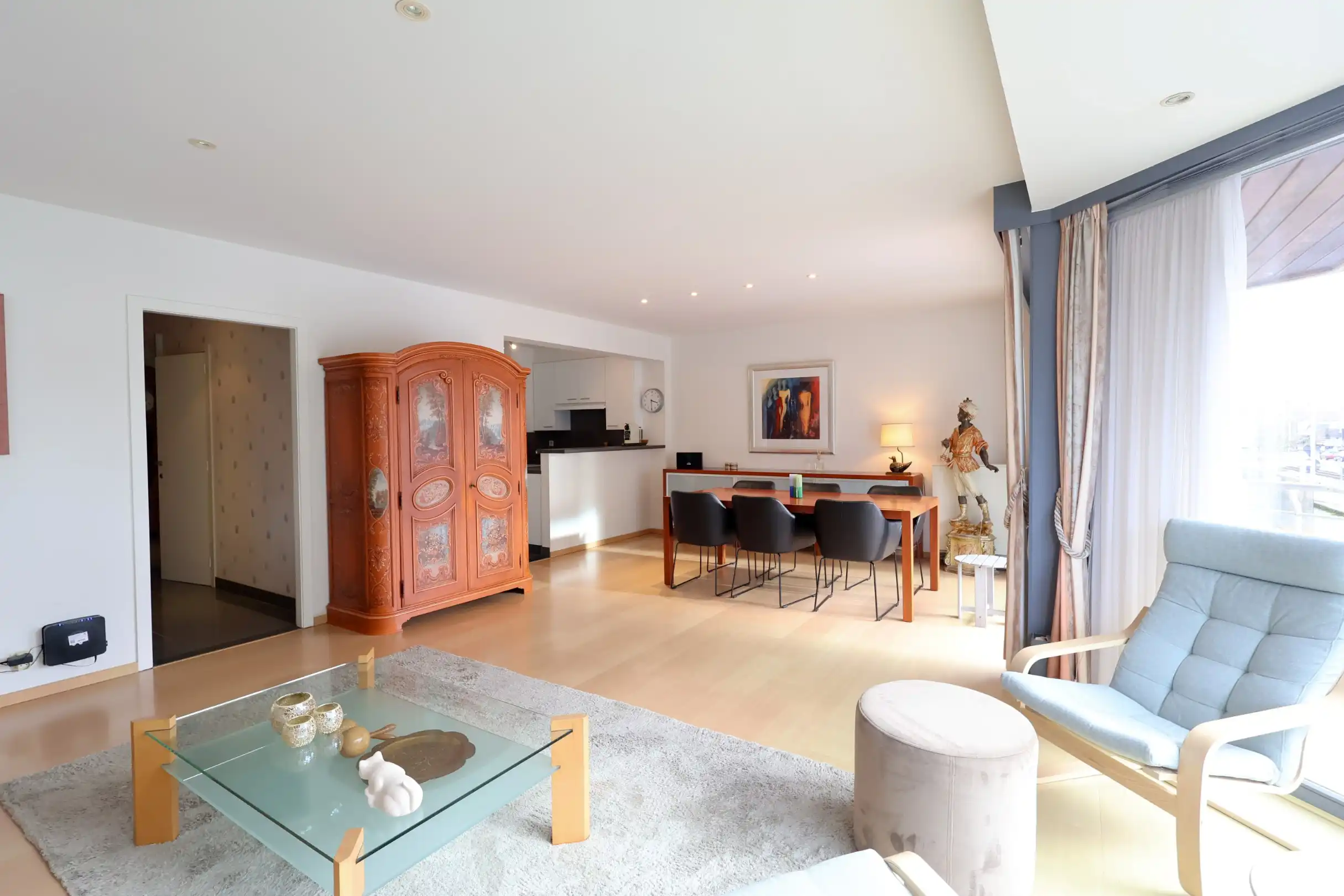 Zonnig en instapklaar 2-slaapkamerappartement op topligging in hartje Nieuwpoort-Bad foto {{pictureIndex}}