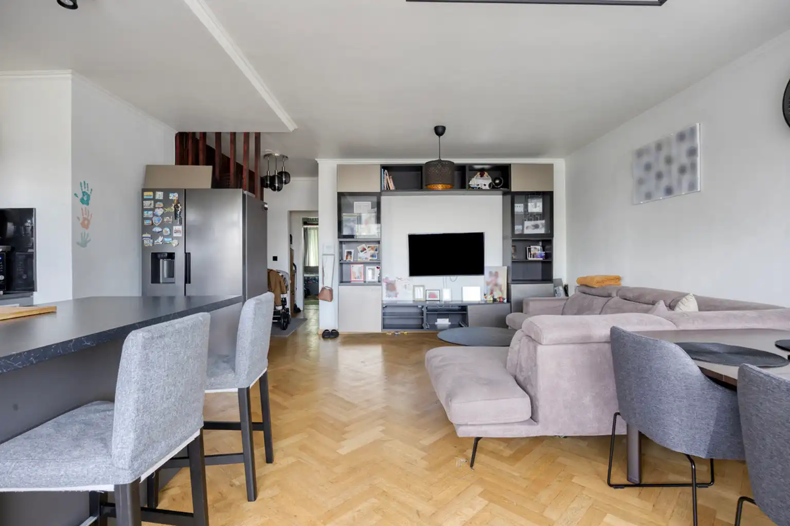 Gerenoveerd appartement met twee slaapkamers en parking foto 7