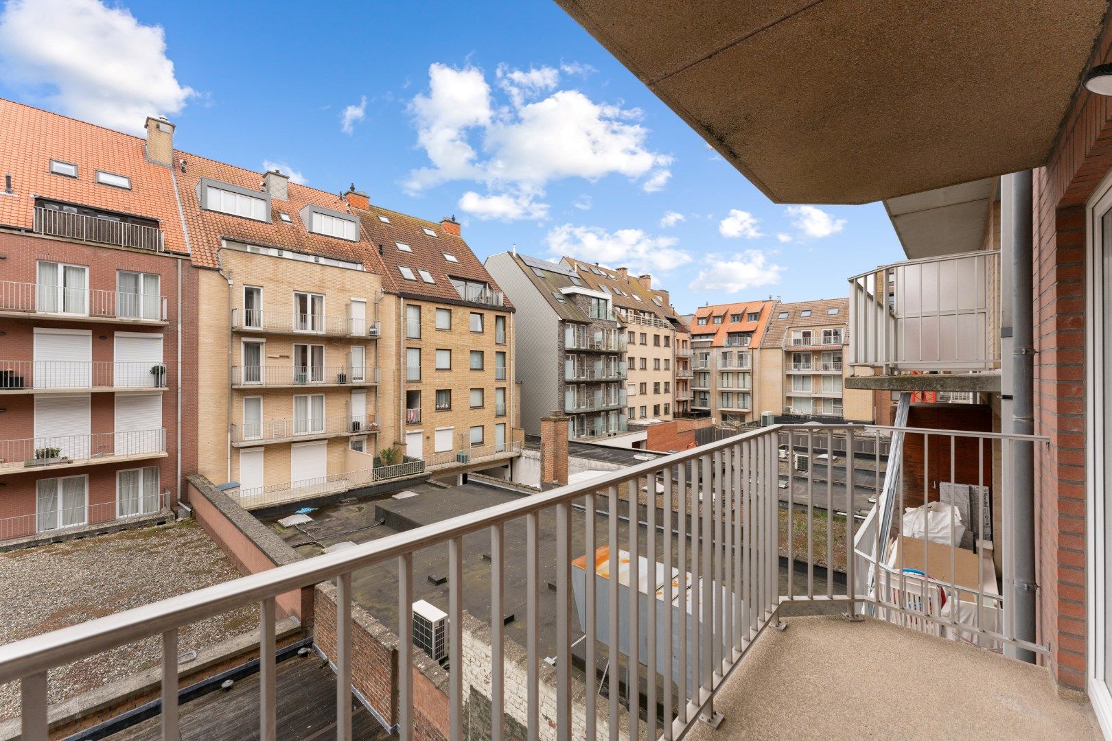 Gerenoveerd, lichtrijk appartement  foto 14