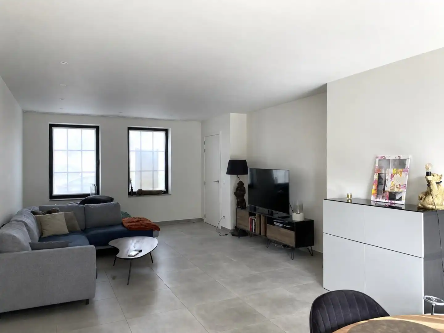 MODERNE INSTAPKLARE WONING MET TUIN EN CARPORT foto 2