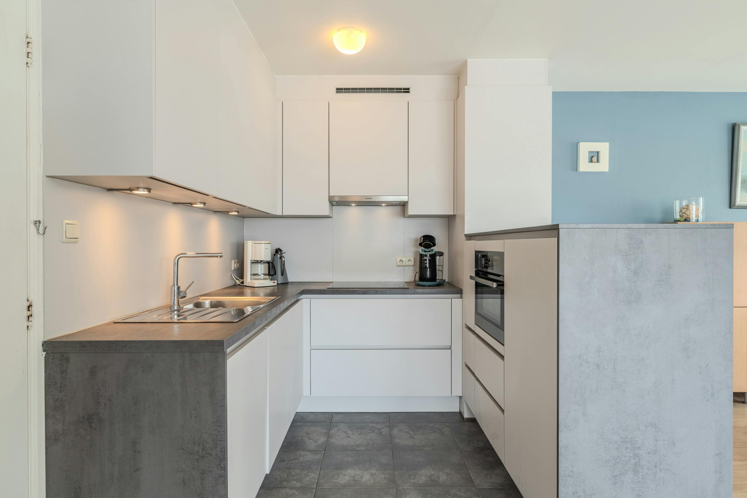 Prachtig hoekappartement met 1 slaapkamer en zijdelings zeezicht te koop te Middelkerke! foto 7
