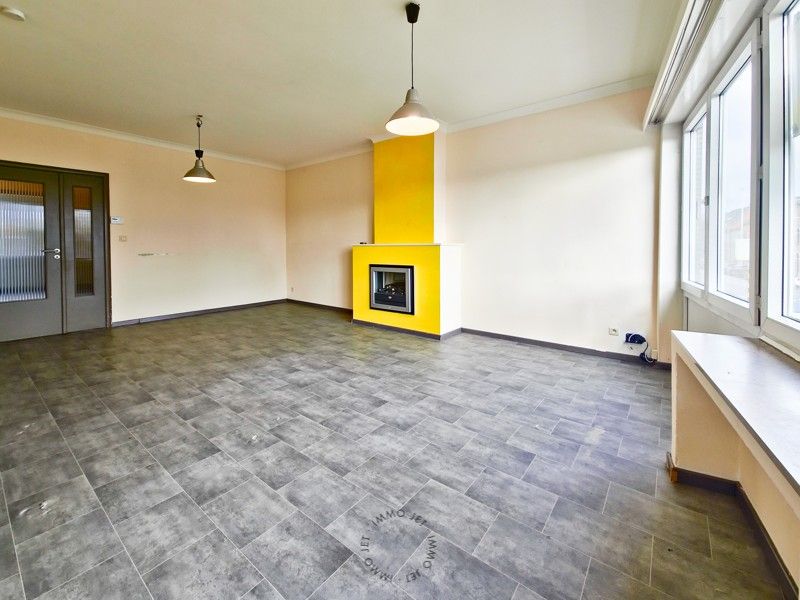 Lichtrijk twee-slaapkamer appartement inclusief garage in hartje Beveren foto 4