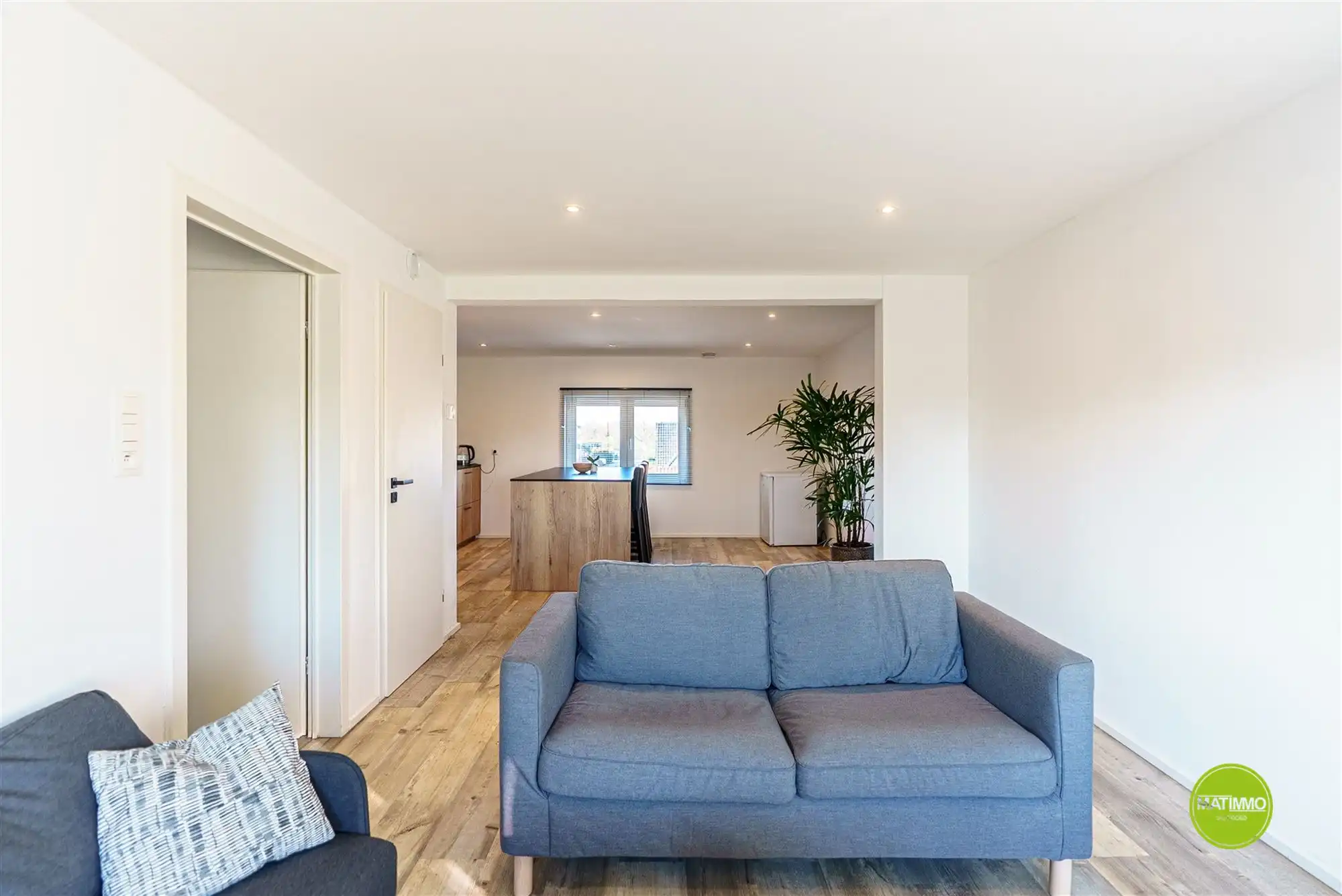 Volledig gerenoveerd 1-slaapkamerappartement met garage foto 3