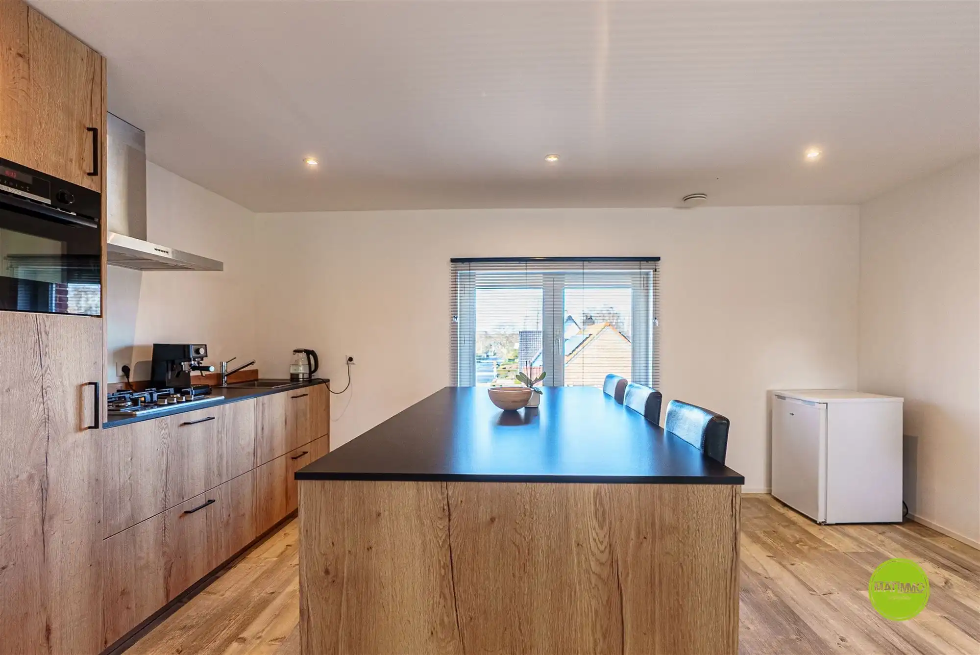 Volledig gerenoveerd 1-slaapkamerappartement met garage foto 3