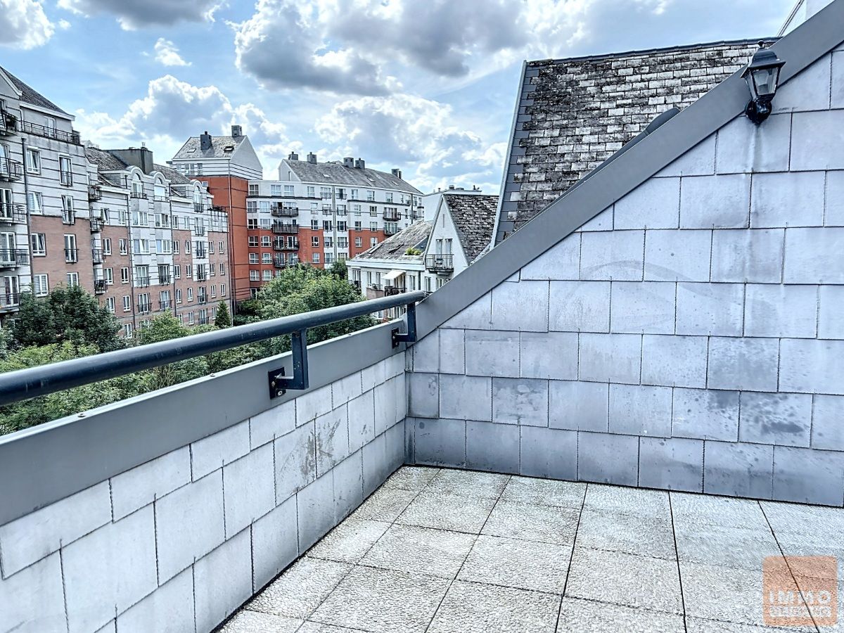 Mooi ruim appartement met 3 slaapkamers en terras foto 20