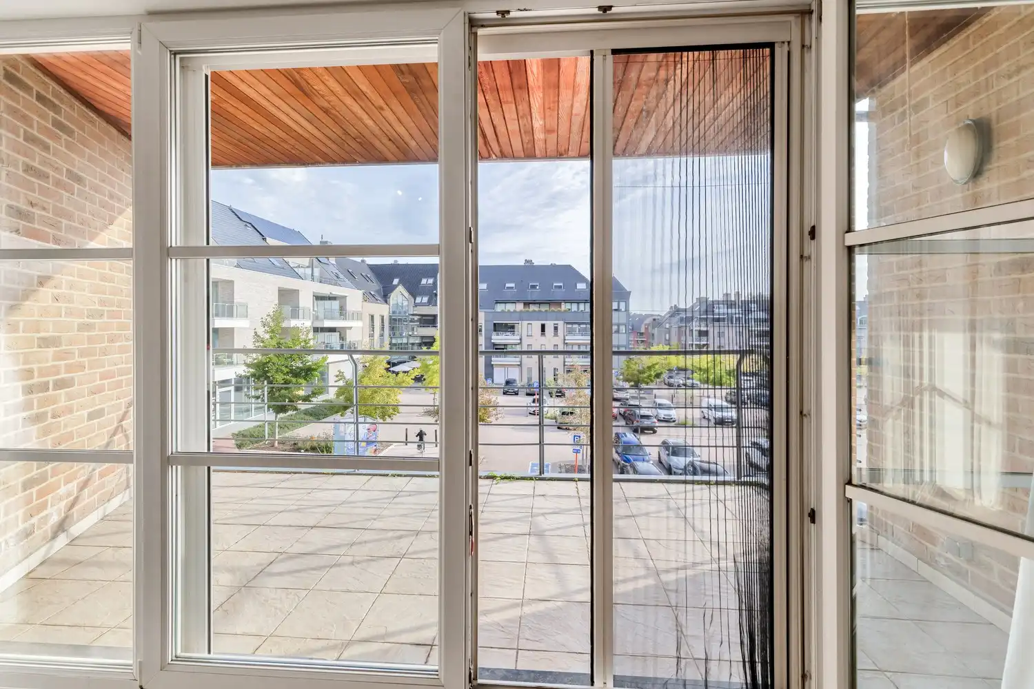 Ruim, licht en zorgeloos wonen in het hart van Lanaken! foto 14