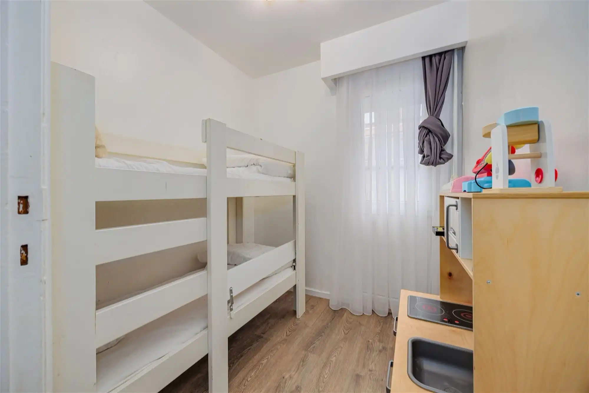 Vergund betonnen opbrengsteigendom met 3 appartementen + garagebox foto 8