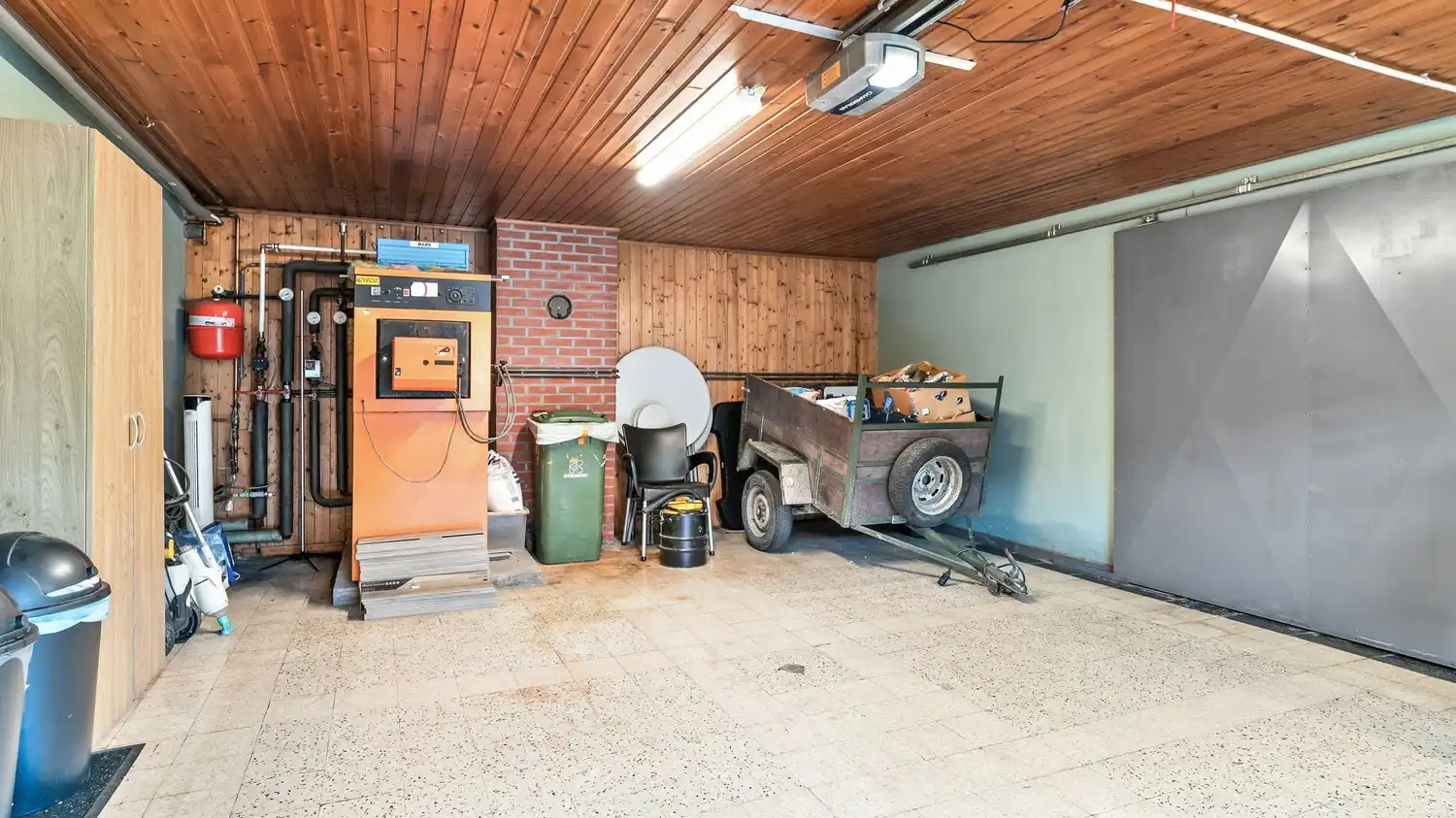 Woning met 2 slaapkamers, ruime garage en tuin foto 23