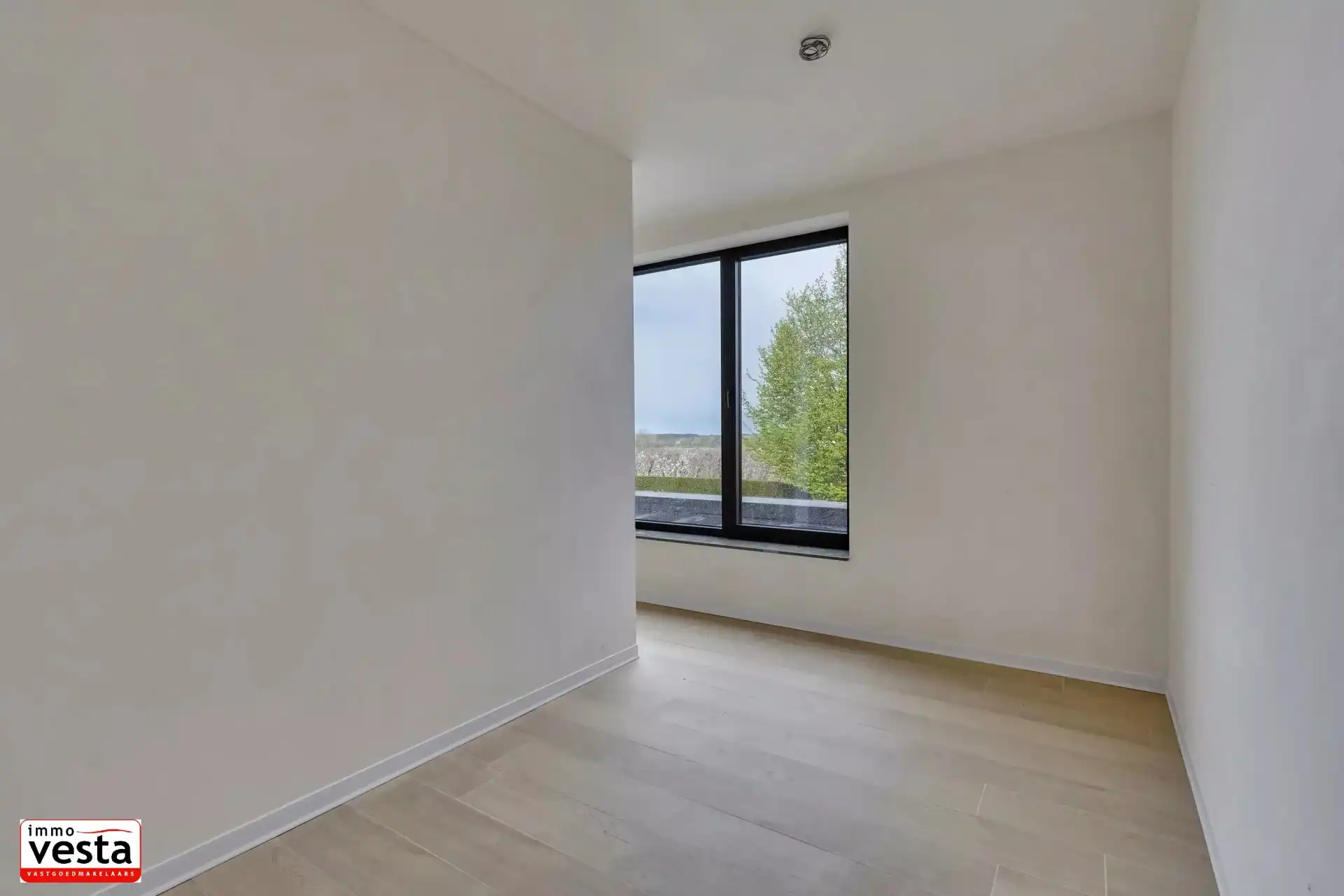 ruime nieuwbouwwoning in de landelijke stadrand foto 15