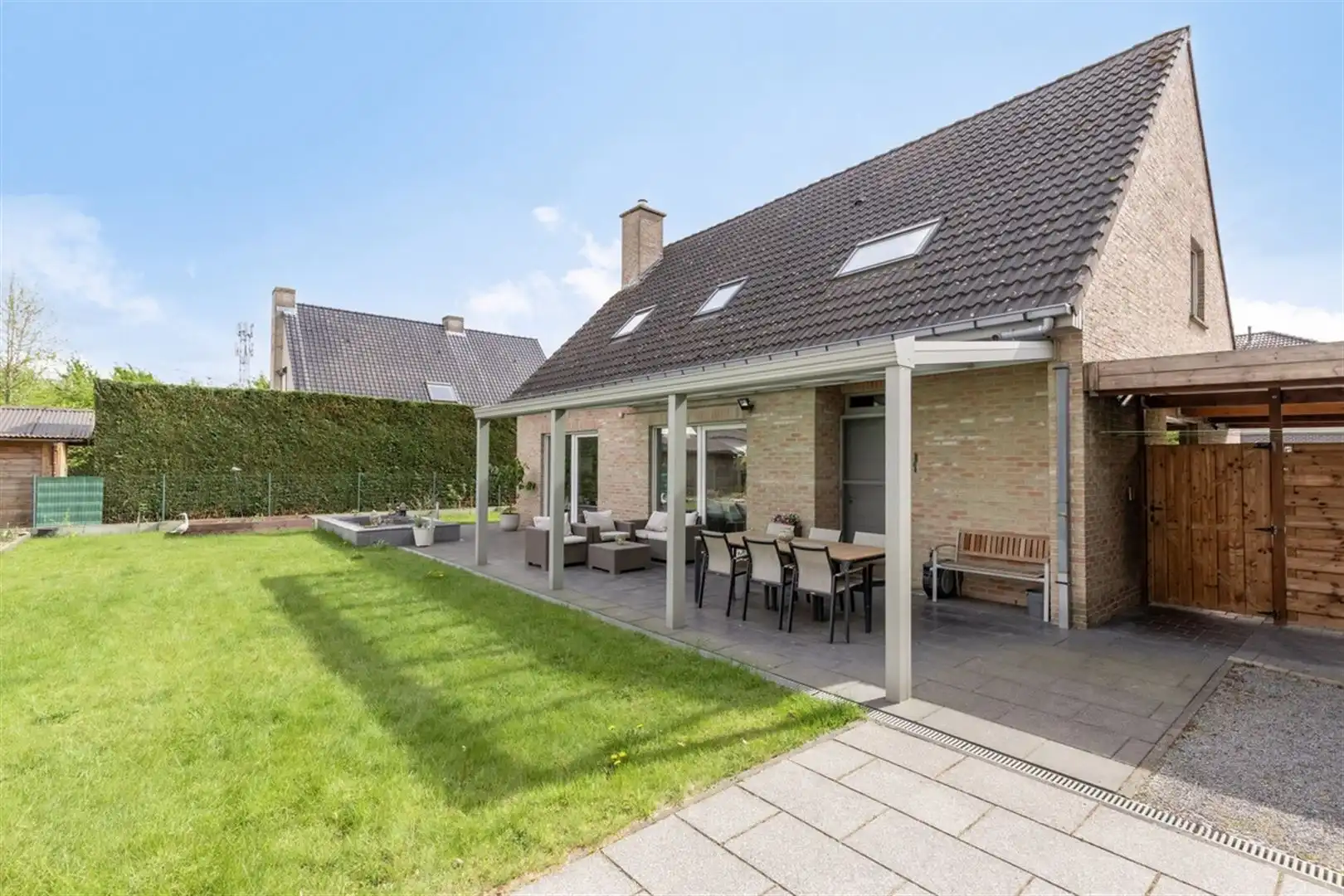 Verzorgde woning met 3 slpk en garage foto 32