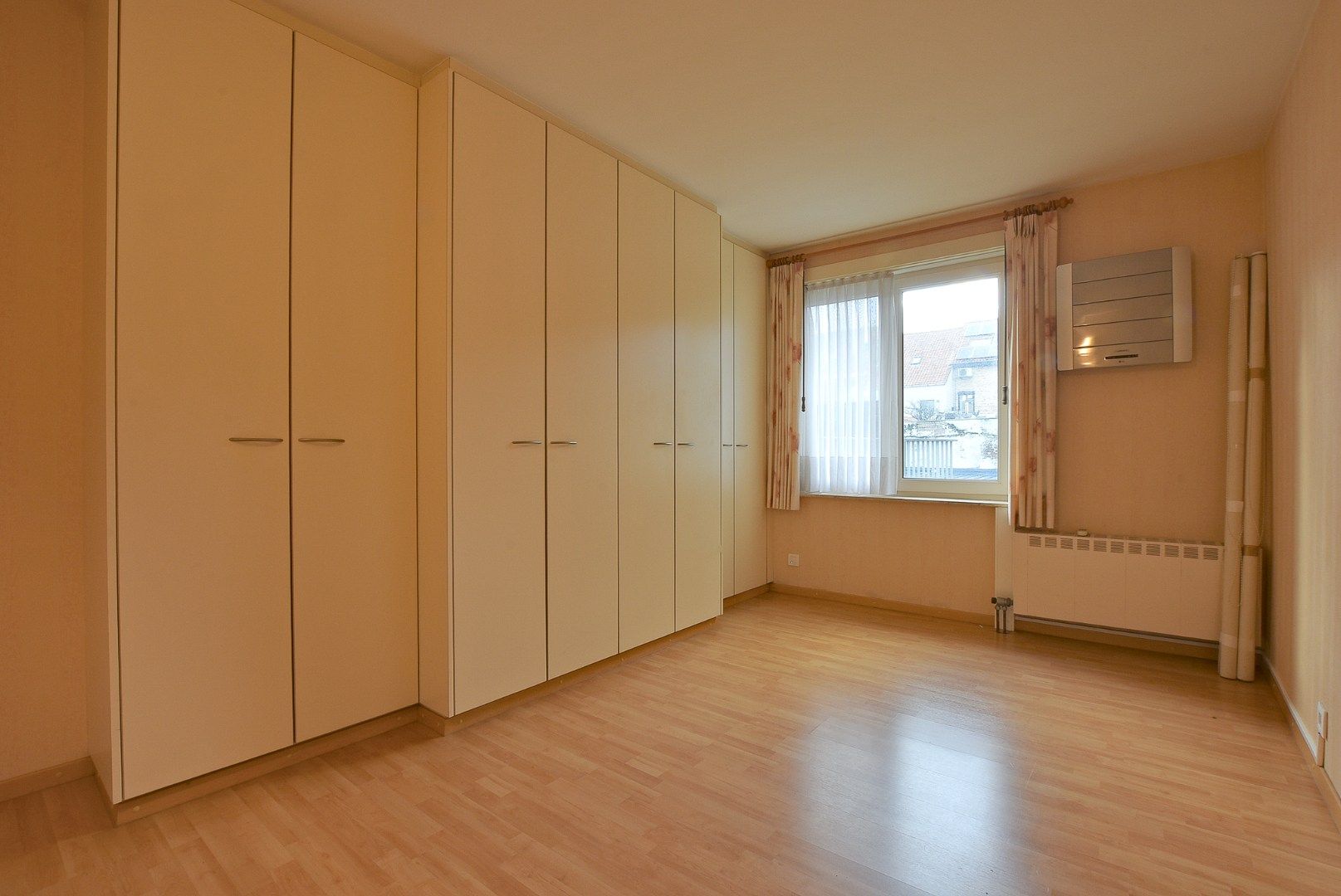 Prachtige 2/3-slaapkamer appartement (112m² + 12m²) in de winkelstraat van Nieuwpoort-stad. foto 9