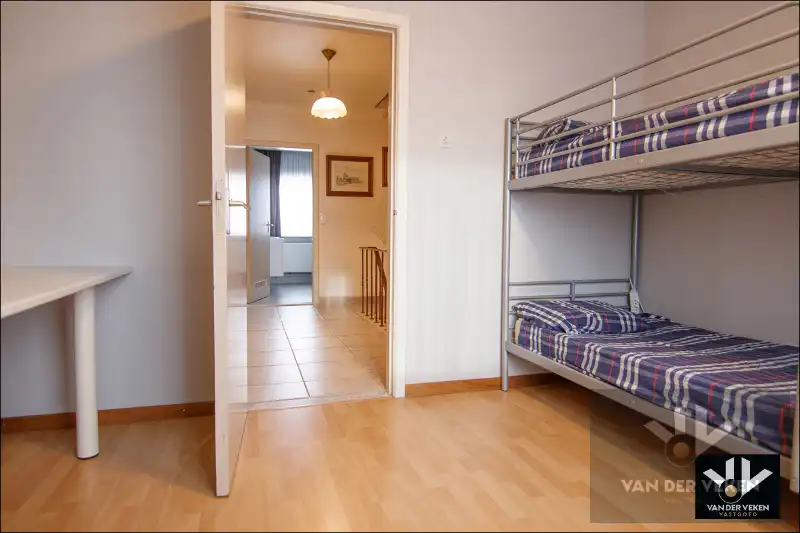 DEGELIJKE GEZINSWONING  MET GARAGE  IN DE SINT-CATHARINAWIJK foto 24