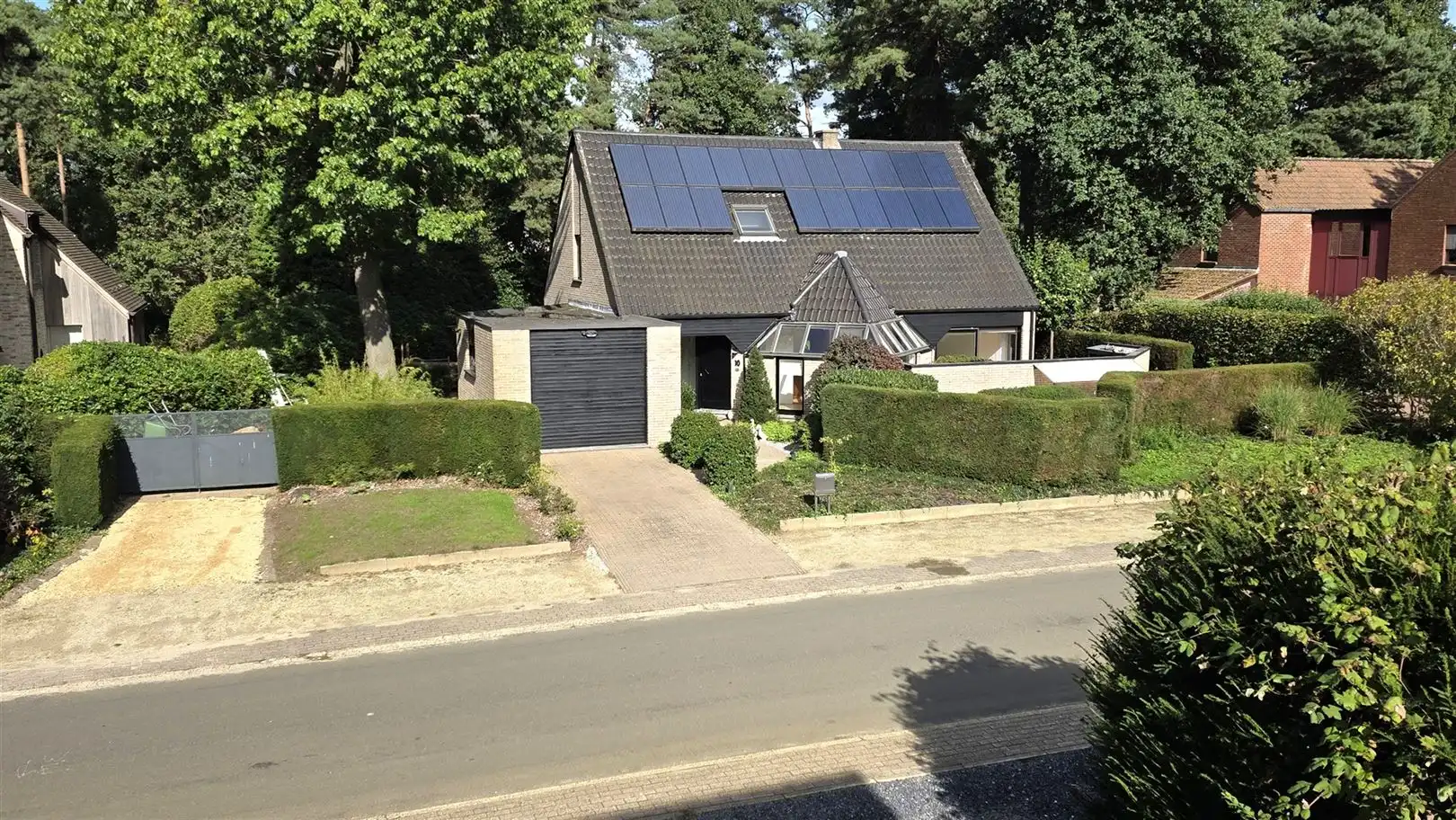 TE HUUR: Unieke woning met 3 slaapkamers en prachtige tuin te Houthalen! foto {{pictureIndex}}