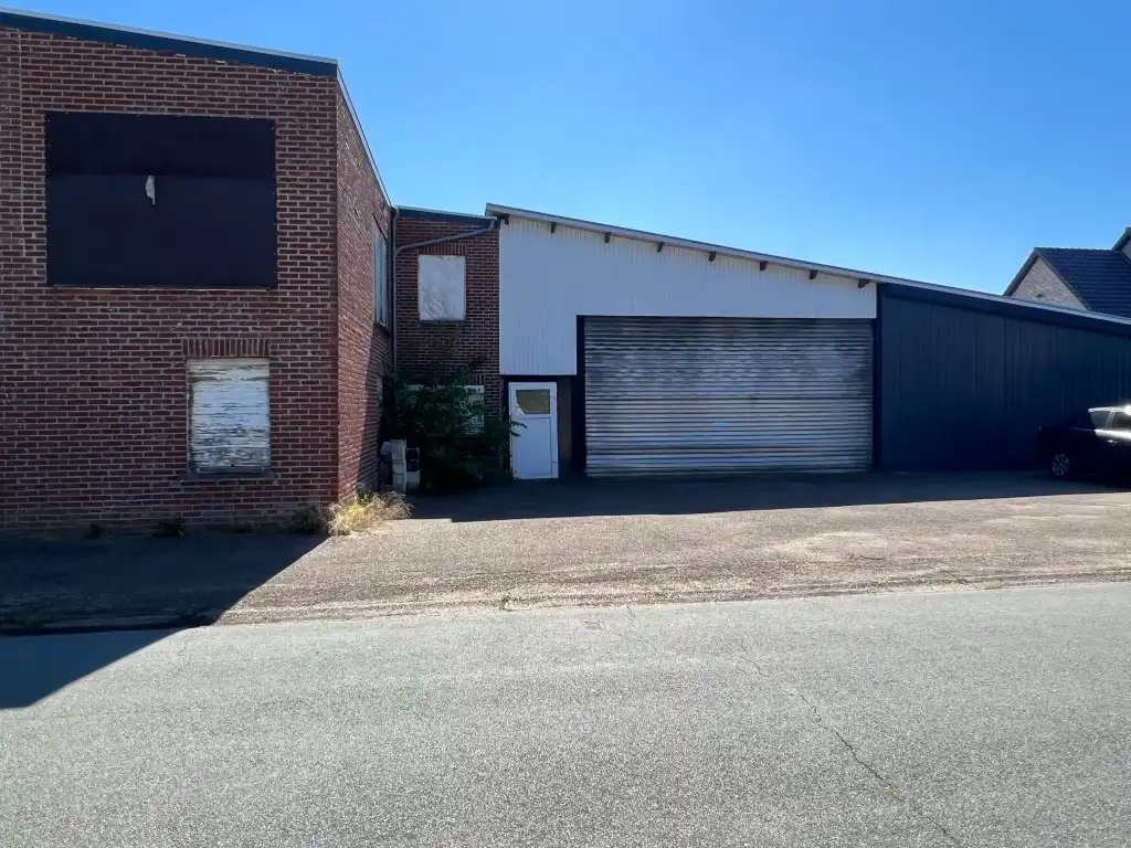 Aantrekkelijk ruim bedrijfspand met loods, gelegen in het centrum van Opoeteren. foto 3