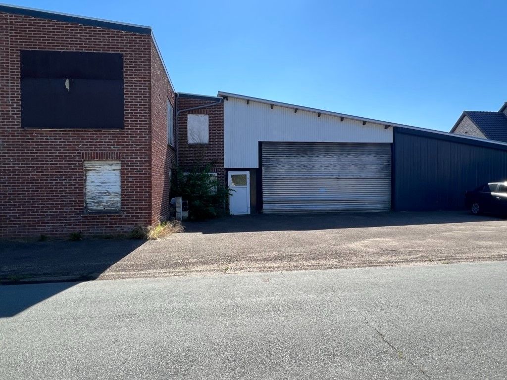 Aantrekkelijk ruim bedrijfspand met loods, gelegen in het centrum van Opoeteren. foto 3