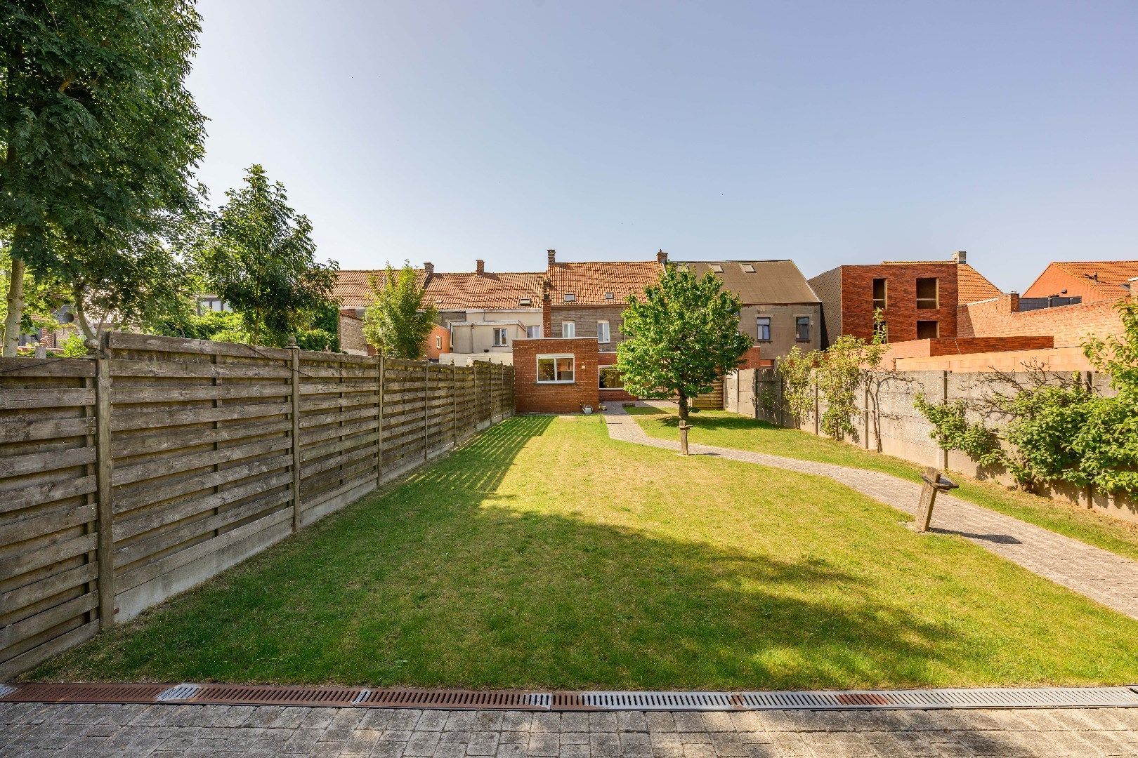PRACHTIGE HERENWONING MET TUIN | GARAGES & TOEGANG ACHTEROM foto 2