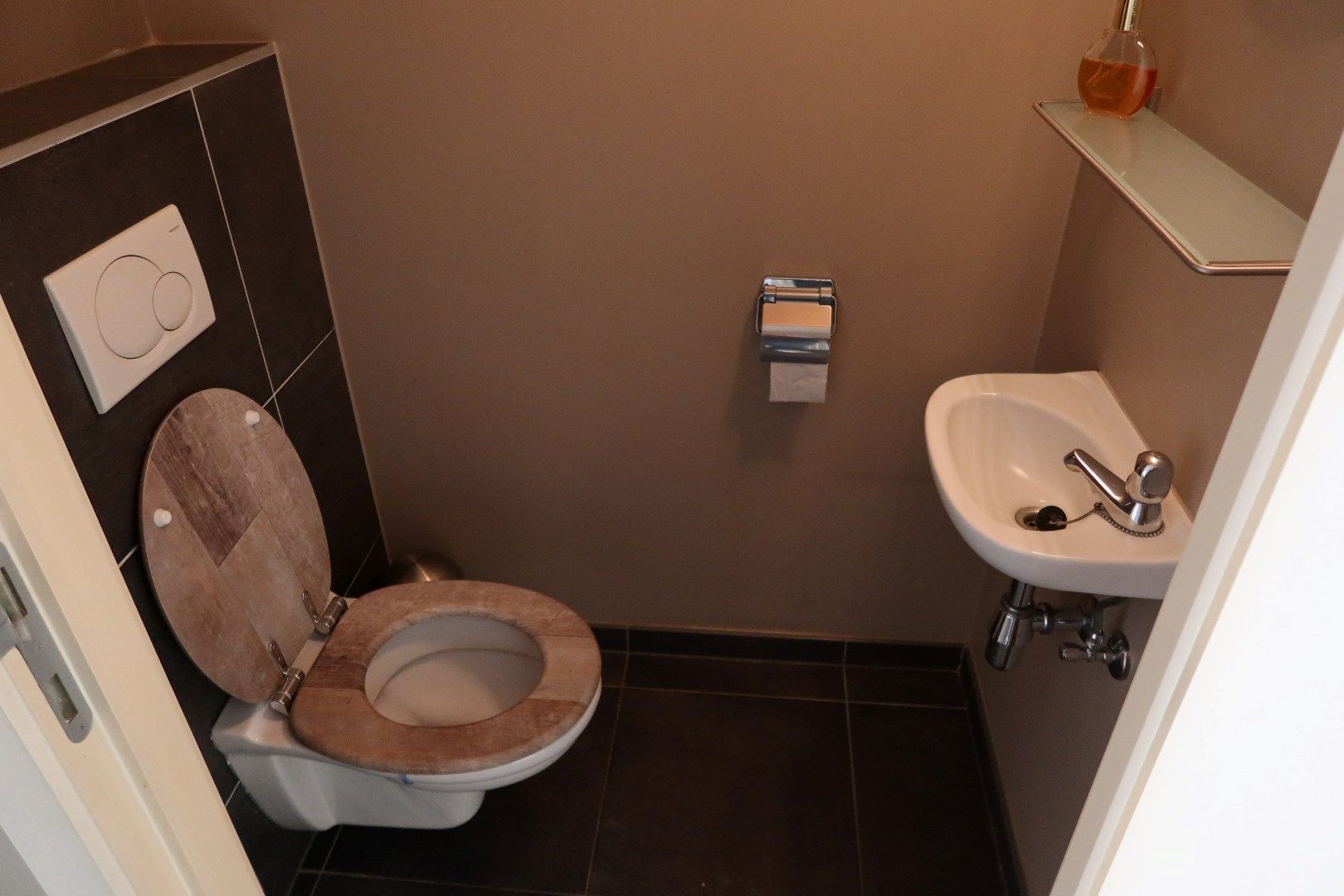 Gelijkvloers app met 2 slk, tuin en garage foto 11