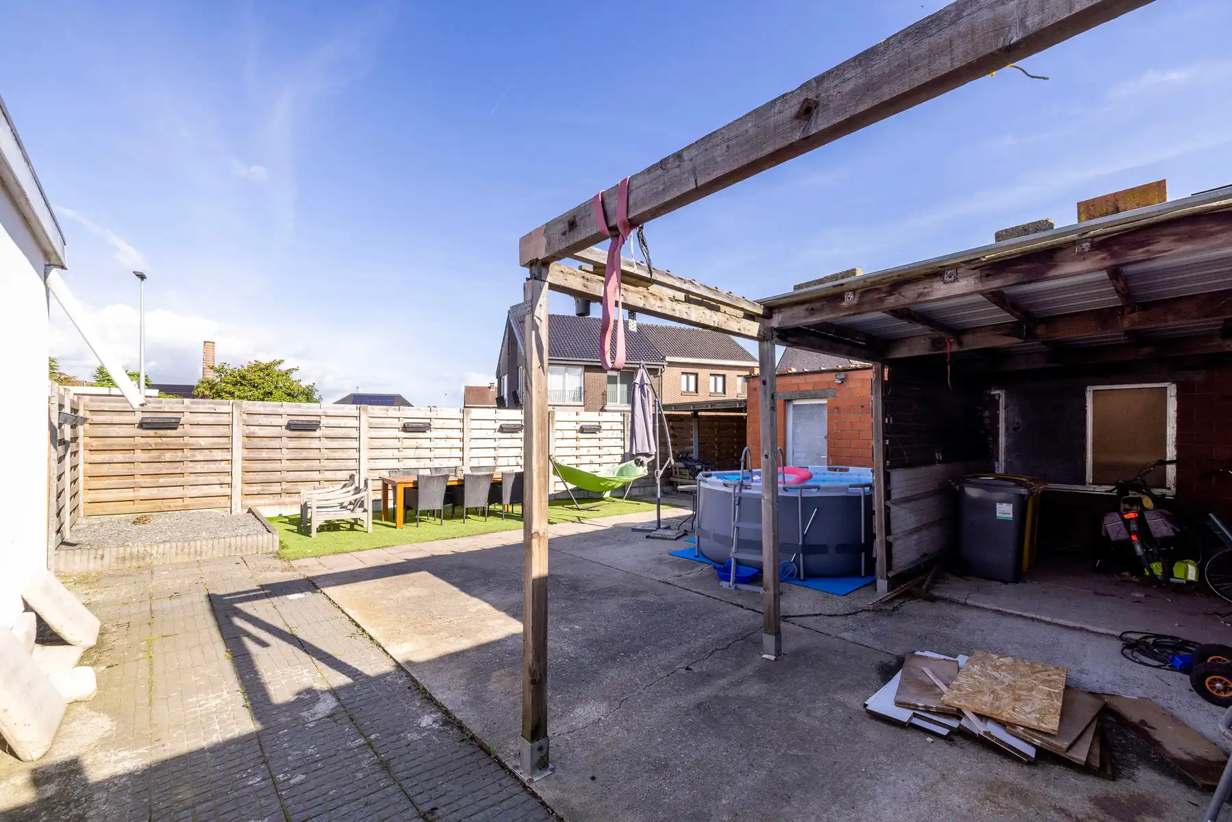 Deels gerenoveerde woning met 3 slpks en tuin op 405m2 foto 20
