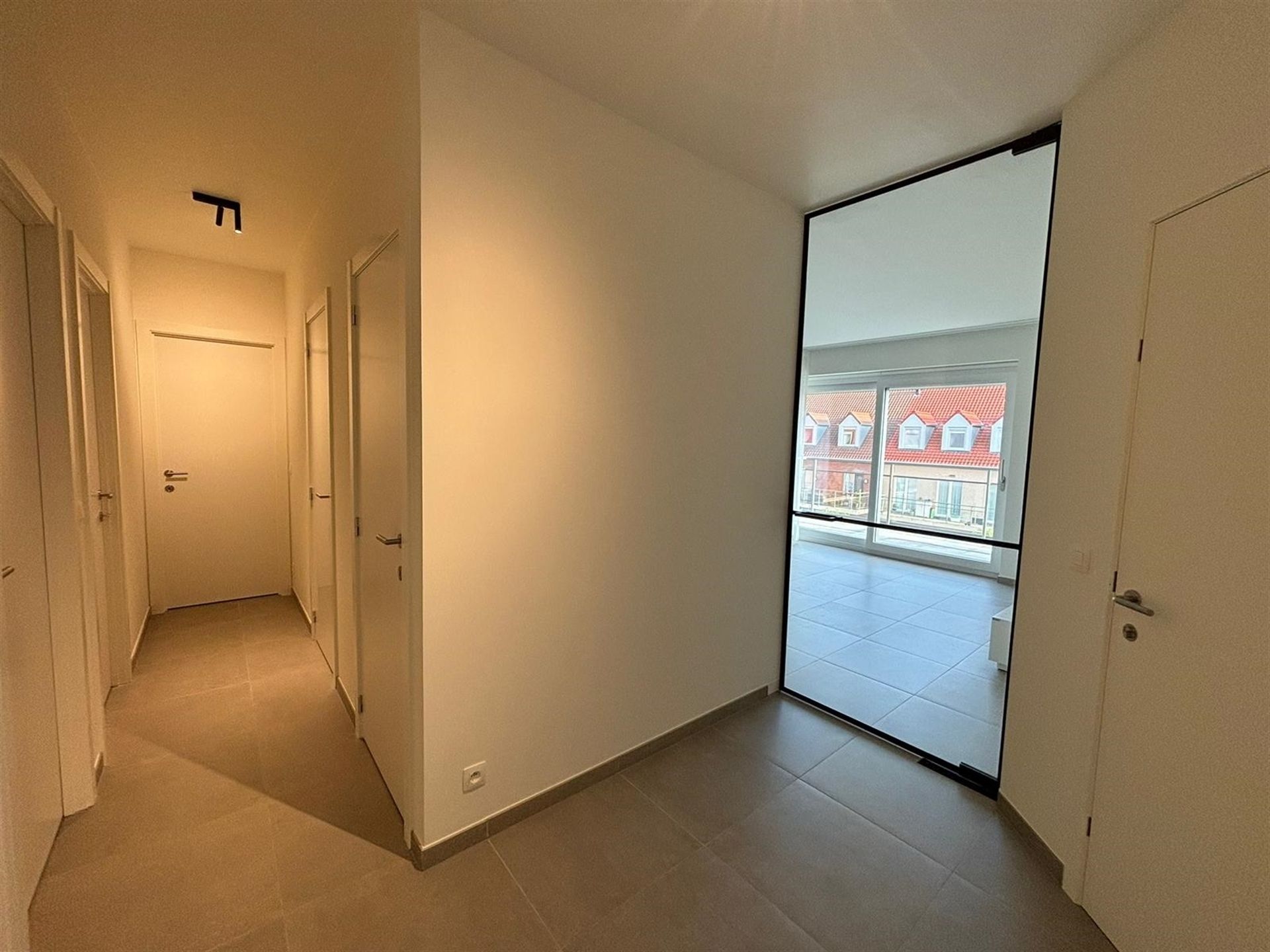 Nieuwbouw appartement nabij het centrum en park! foto 8