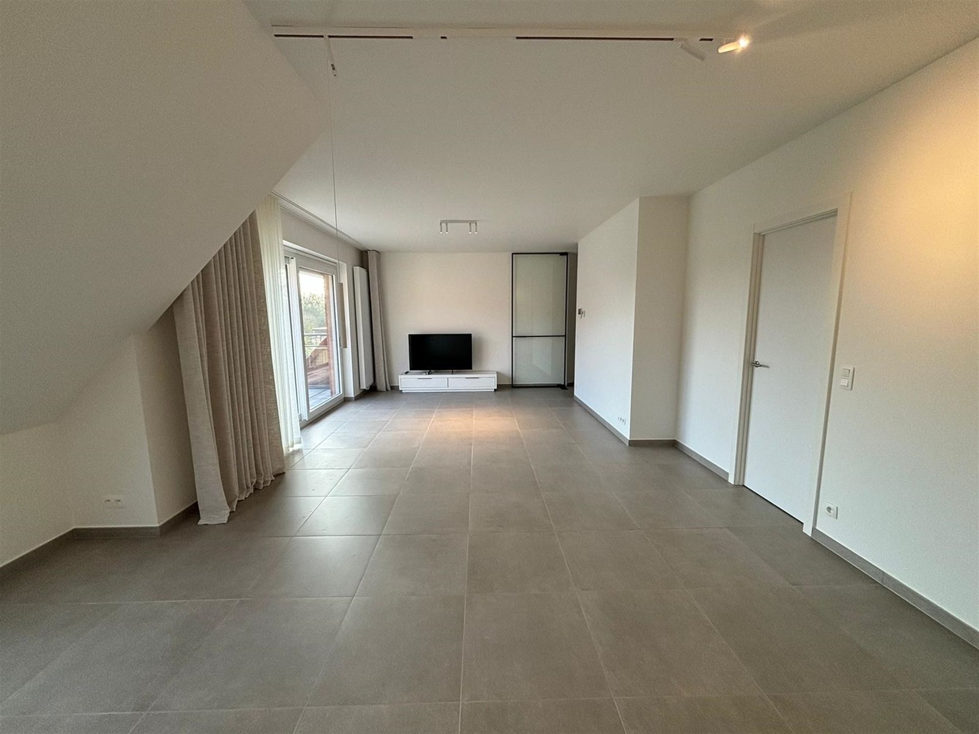 Nieuwbouw appartement nabij het centrum en park! foto 8