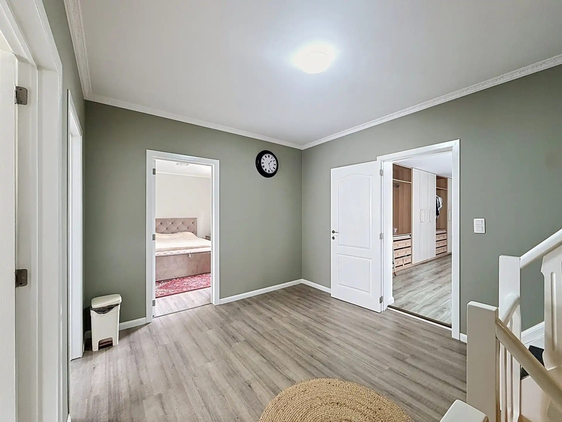 Prachtige instapklare woning met 6 slaapkamers en 2 badkamers! foto 13