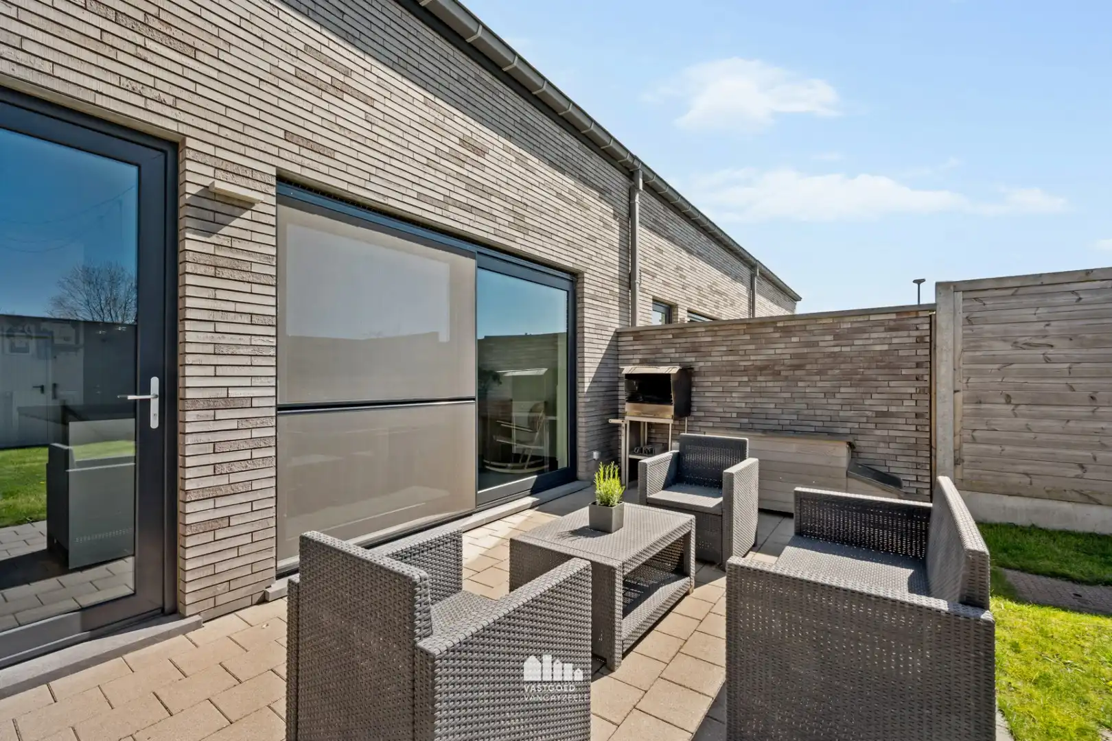 Recente nieuwbouwwoning (2020) met zonnige tuin, garage en uitweg foto 23