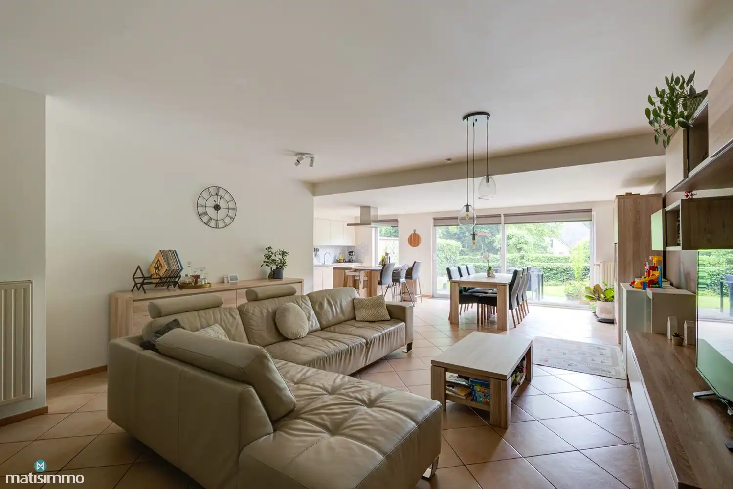 RUIM INSTAPKLAAR GELIJKVLOERS APPARTEMENT MET TWEE SLAAPKAMERS EN TUIN TE ZUTENDAAL foto 5