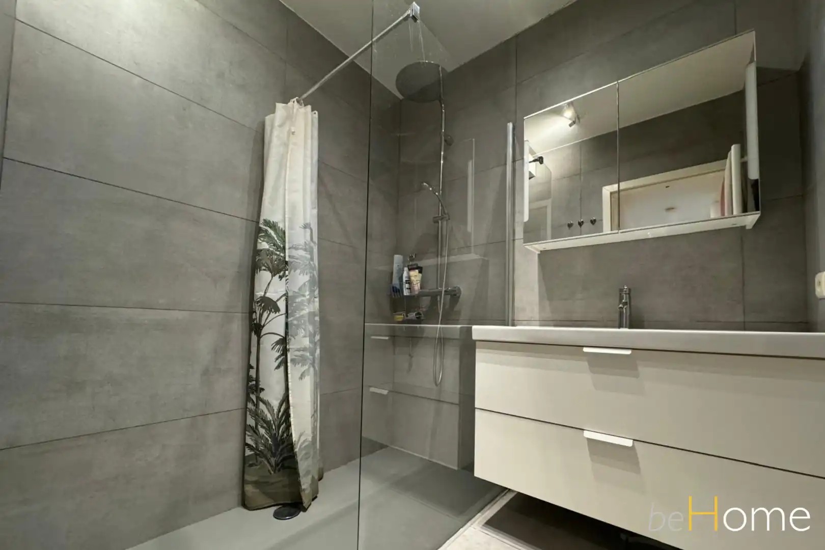 Op zoek naar een opbrengsteigendom met handelspand, 2 appartementen en 4 garages in hartje Merchtem? Welkom Home!  foto 16