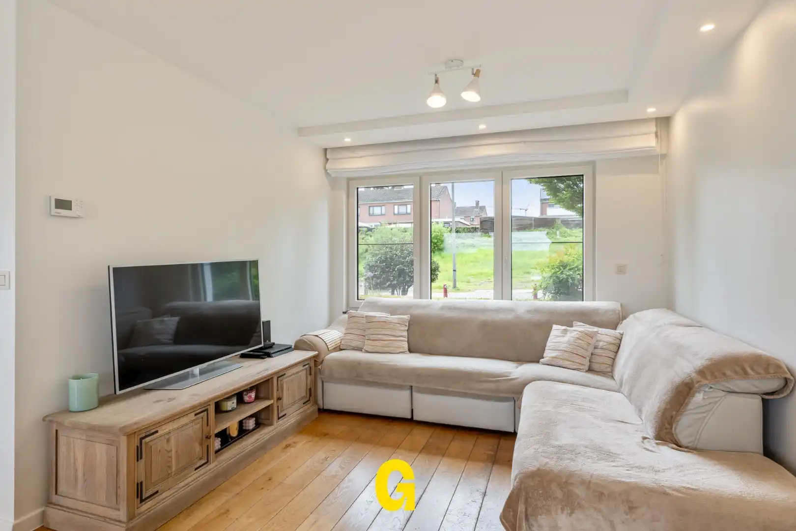 Knappe grondig gerenoveerde woning met drie slaapkamers, inpandige garage en tuin op 4a48ca, EPC label A. foto 7