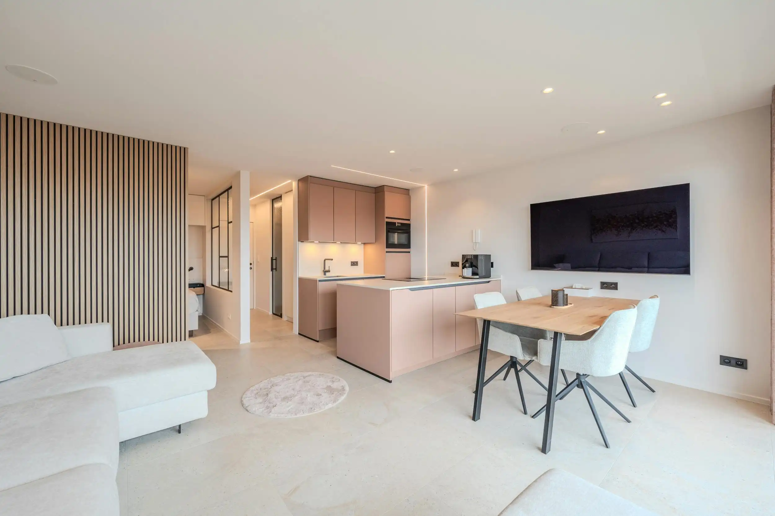 Prachtig gerenoveerde studio met aparte slaapruimte en terras foto 10